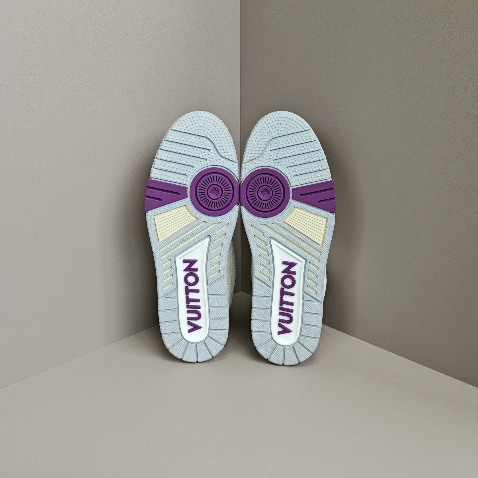 Louis Vuitton Louis Vuitton Training White Lowtop Sneakers 8 Men Size US 8 / EU 41 - 5 Thumbnail