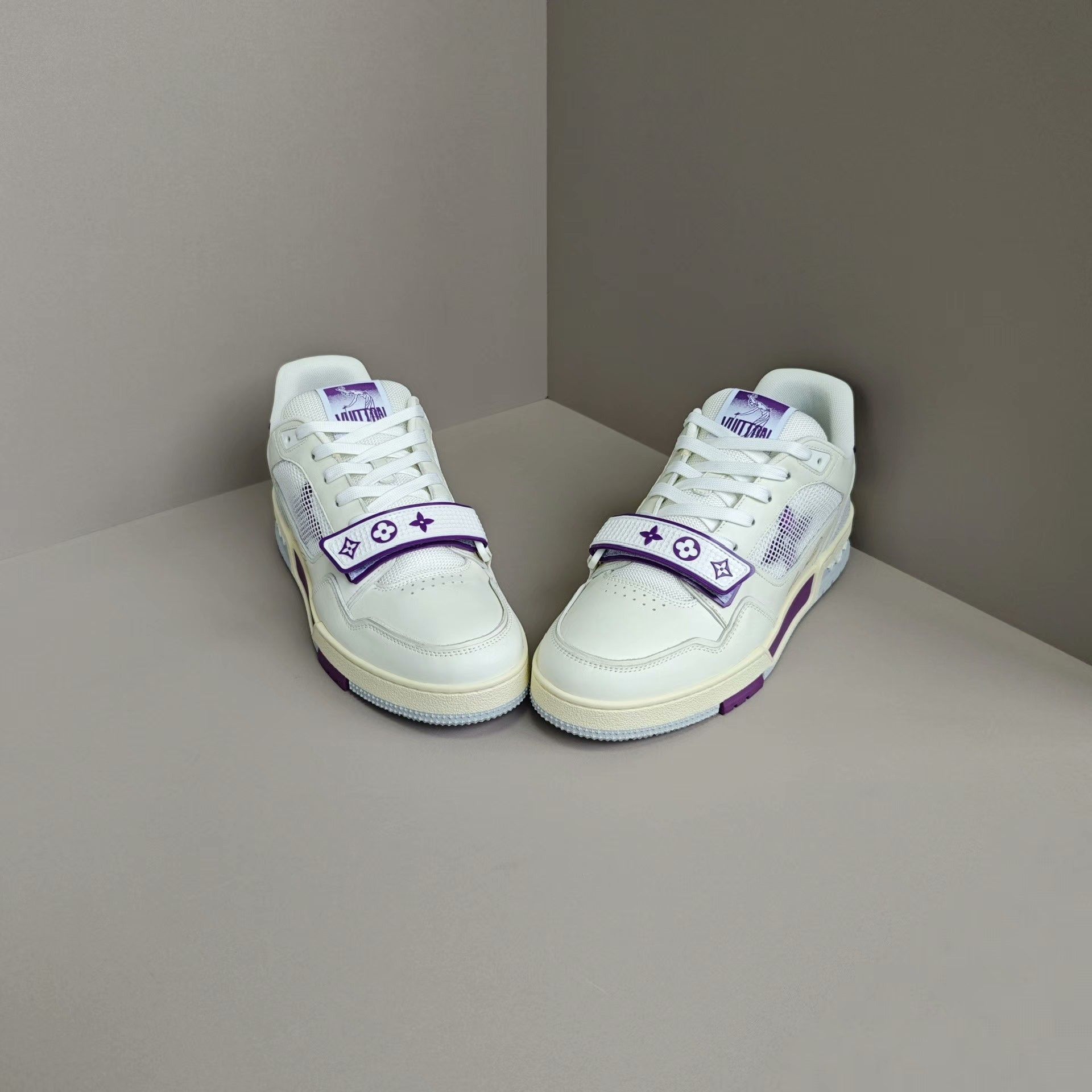 Louis Vuitton Louis Vuitton Training White Lowtop Sneakers 8 Men Size US 8 / EU 41 - 2 Thumbnail