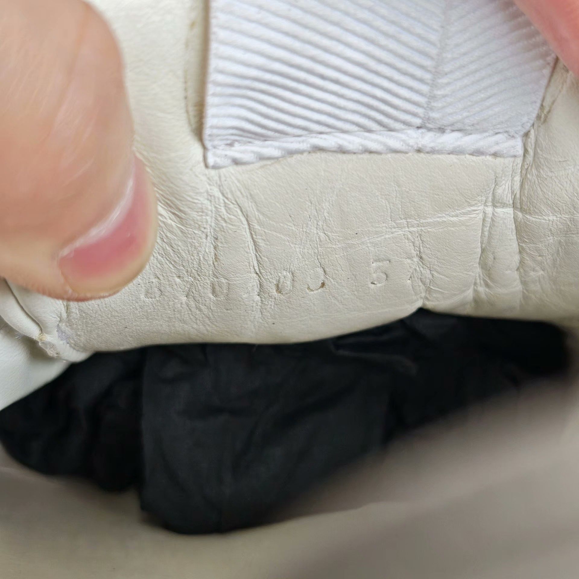 Gucci Gucci Lowtop Sneakers us_7 Women Size US 7 / IT 37 - 6 Thumbnail