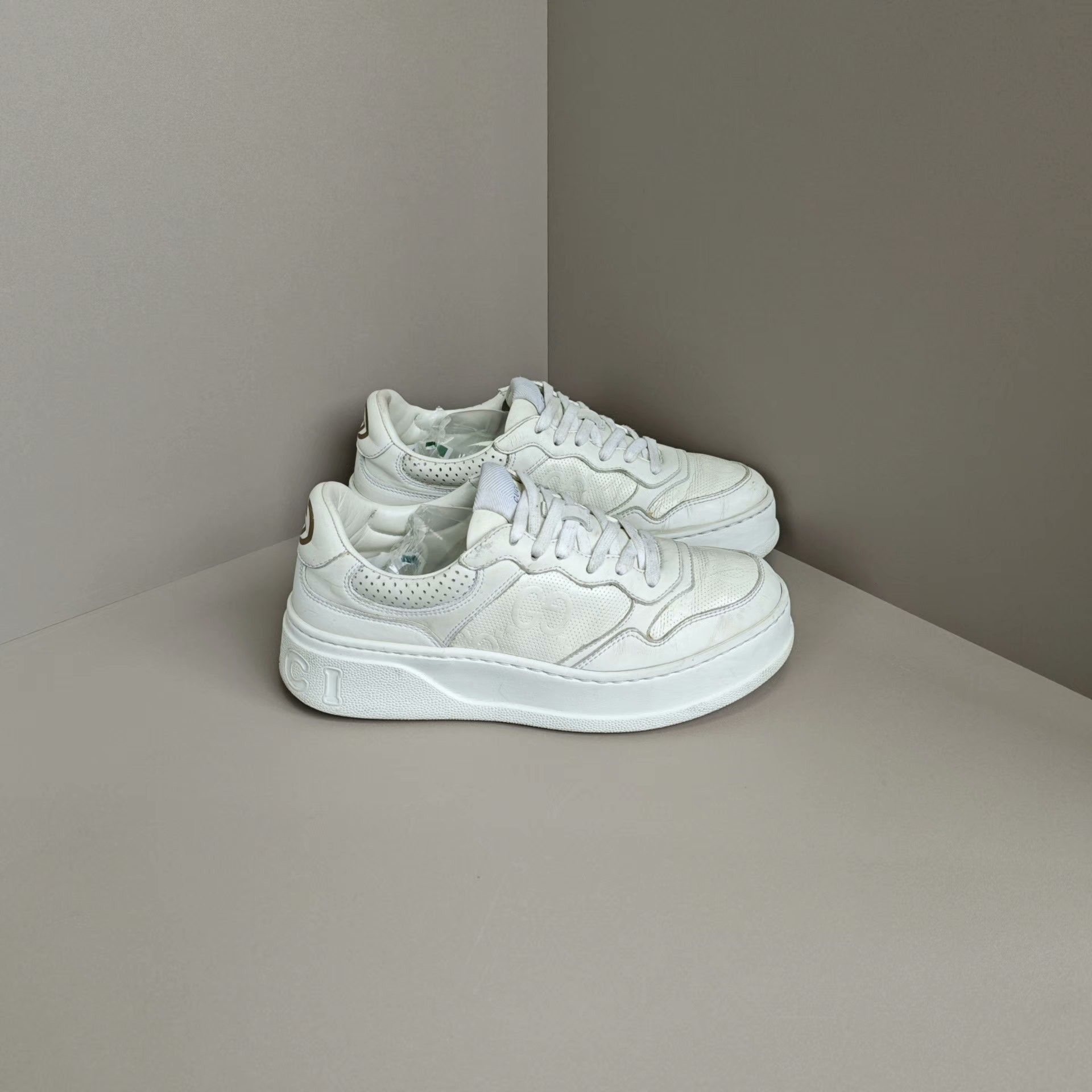 Gucci Gucci Lowtop Sneakers us_7 Women Size US 7 / IT 37 - 4 Thumbnail