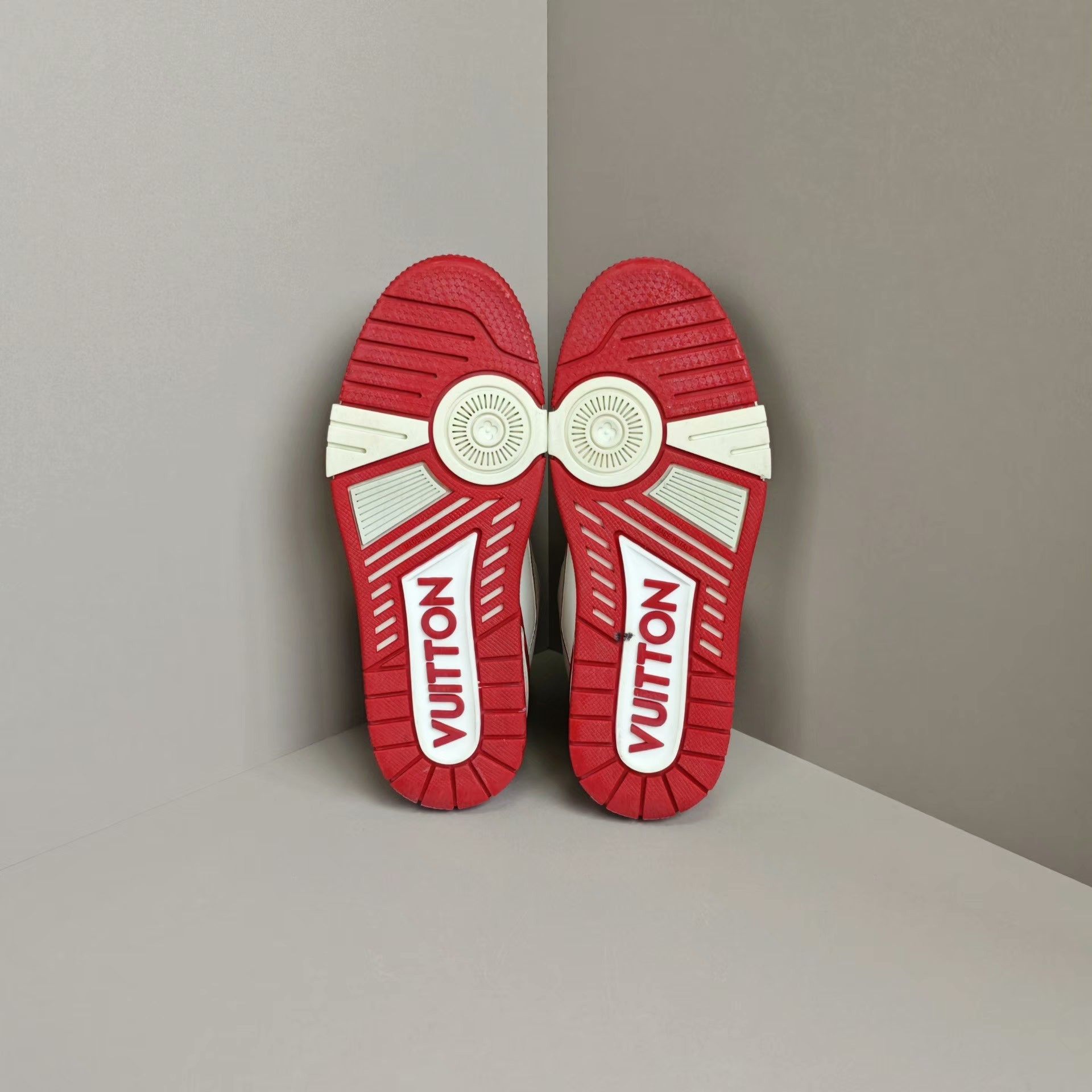 Louis Vuitton Louis Vuitton Training Red Lowtop Sneakers us_7 Women Size US 7 / IT 37 - 5 Thumbnail