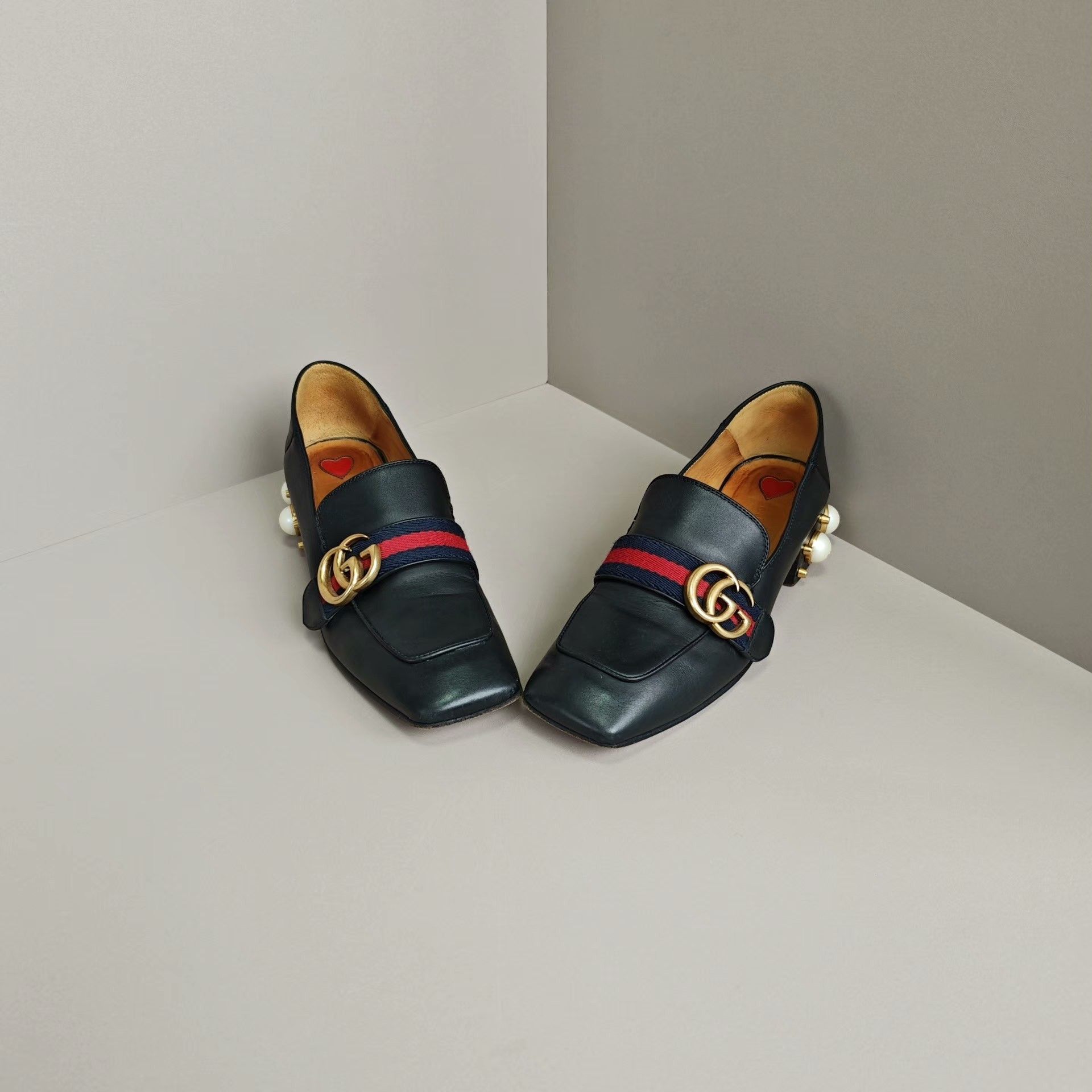 Gucci Gucci Lowtop Sneakers us_7 Women Size US 7 / IT 37 - 2 Thumbnail