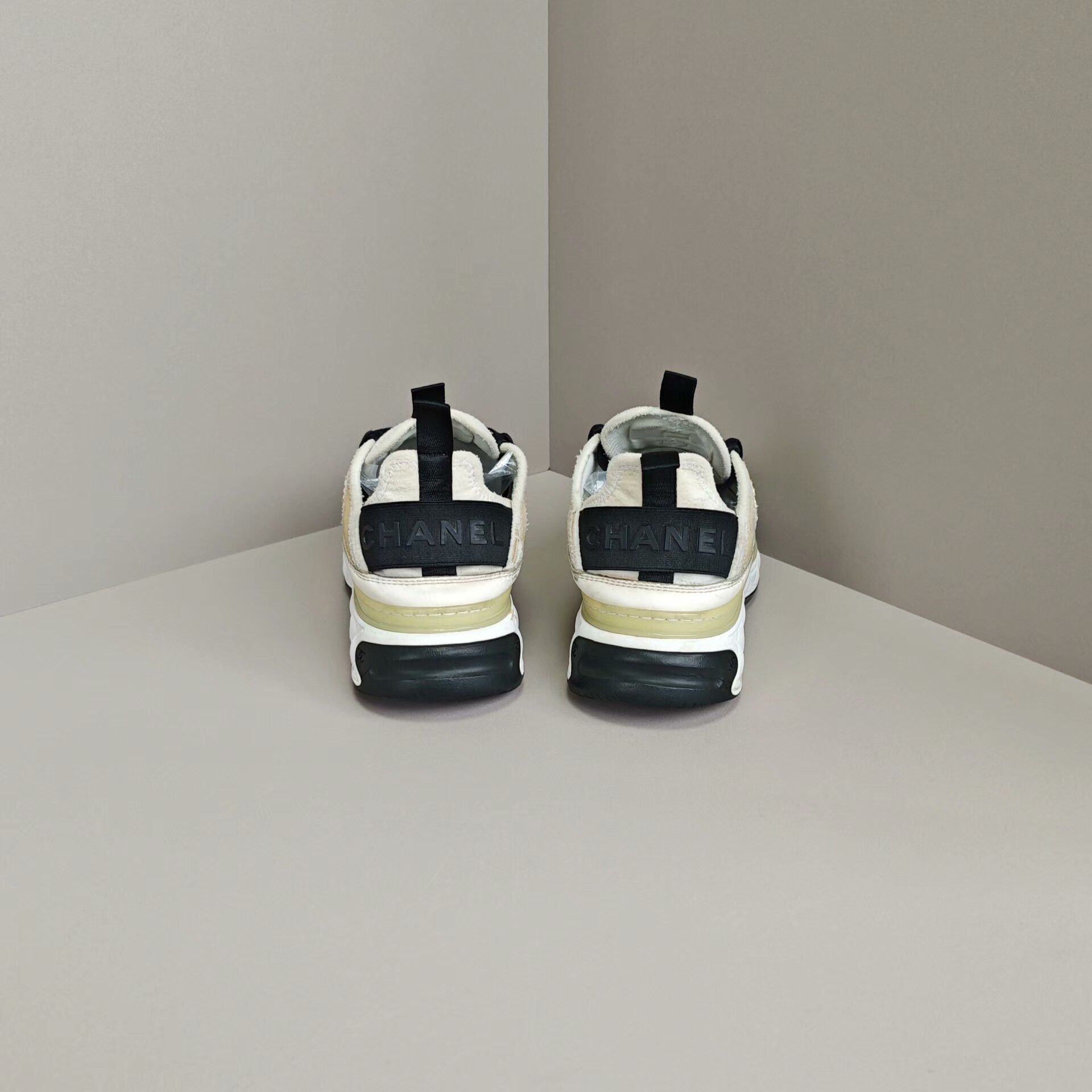Chanel Chanel Casual Gold Lowtop Sneakers it_34-5 Women Size US 4.5 / IT 34.5 - 3 Thumbnail
