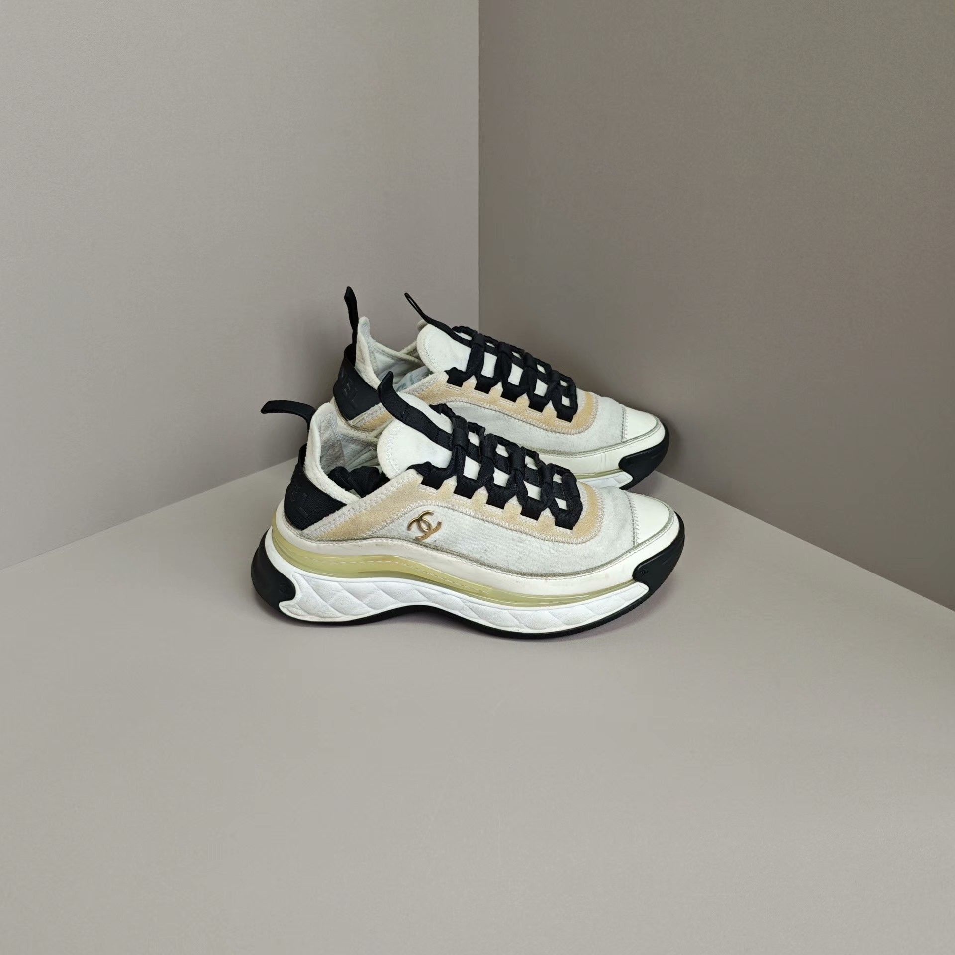Chanel Chanel Casual Gold Lowtop Sneakers it_34-5 Women Size US 4.5 / IT 34.5 - 4 Thumbnail
