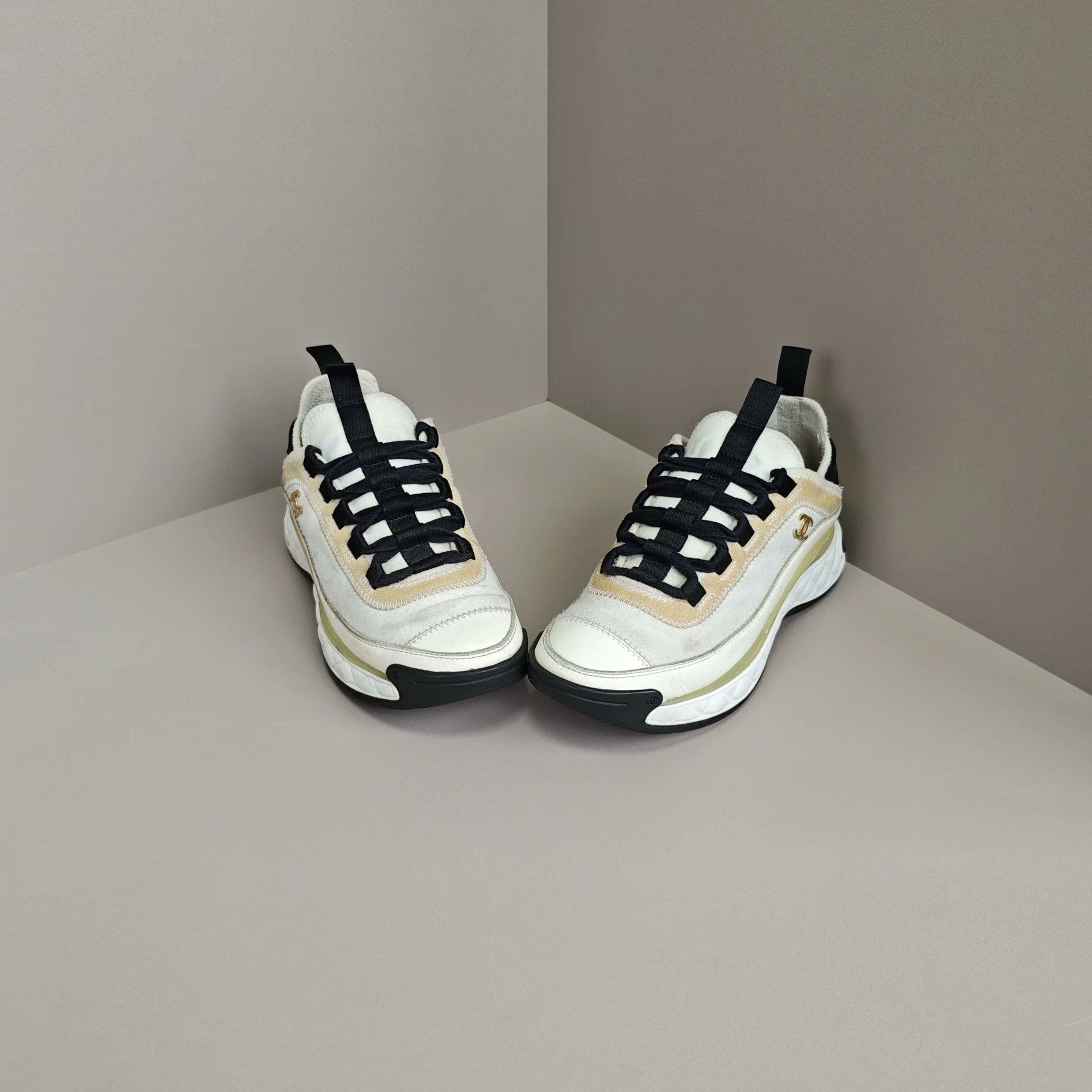Chanel Chanel Casual Gold Lowtop Sneakers it_34-5 Women Size US 4.5 / IT 34.5 - 2 Thumbnail