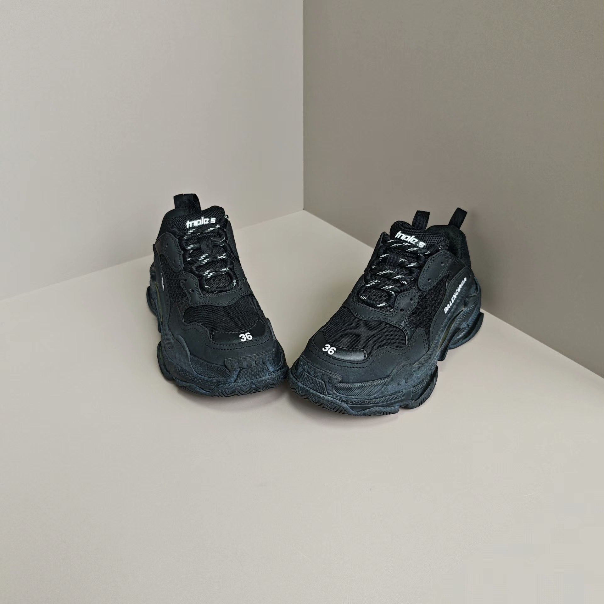 Balenciaga Balenciaga Lowtop Sneakers us_6 Women Size US 6 / IT 36 - 2 Thumbnail