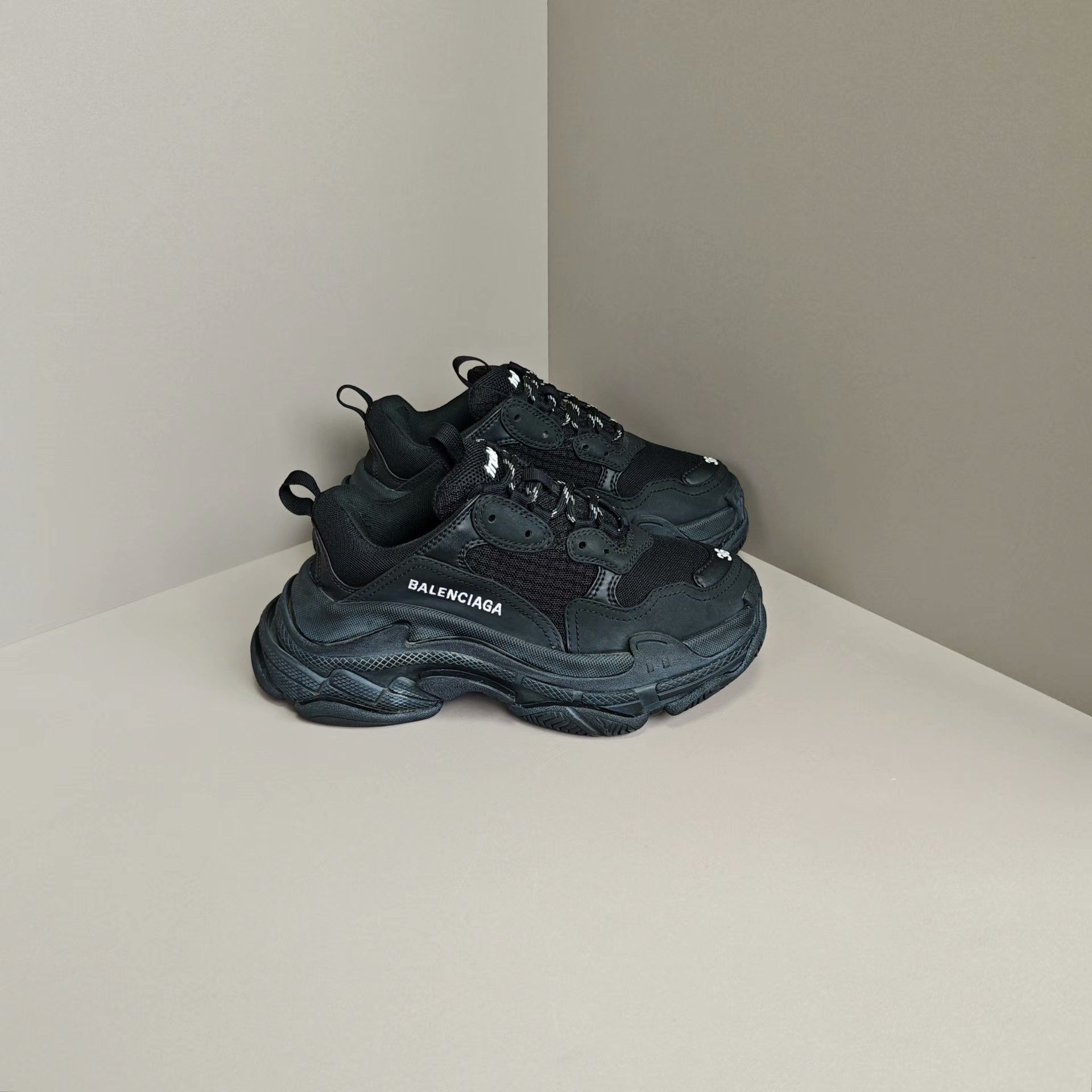 Balenciaga Balenciaga Lowtop Sneakers us_6 Women Size US 6 / IT 36 - 4 Thumbnail