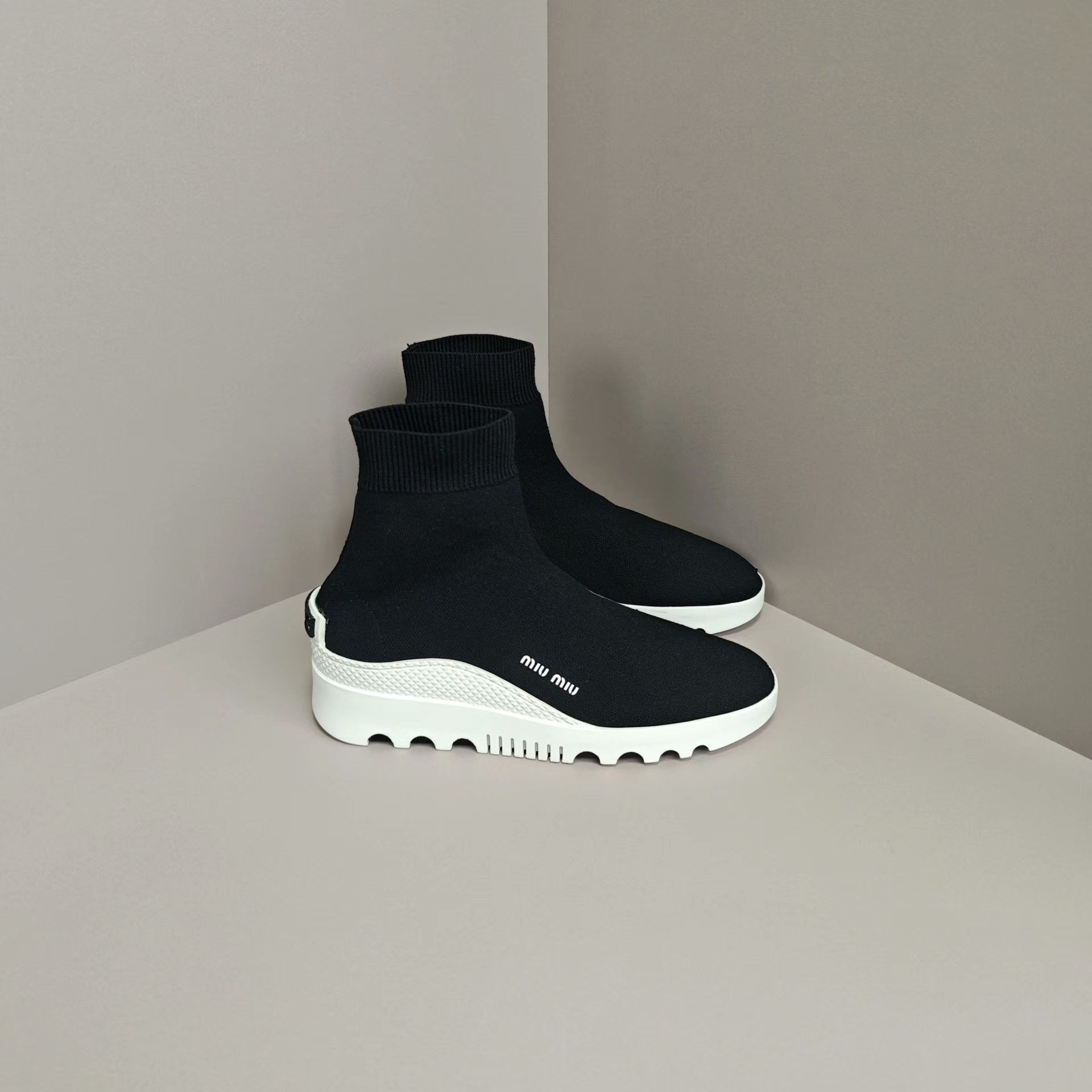 Miu Miu Miu Miu Hitop Sneakers us_5 Women Size US 5 / IT 35 - 4 Thumbnail
