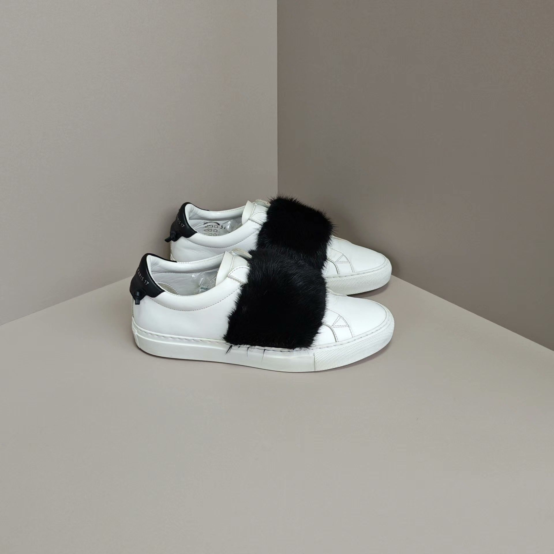 Givenchy Givenchy Lowtop Sneakers us_7 Women Size US 7 / IT 37 - 4 Thumbnail