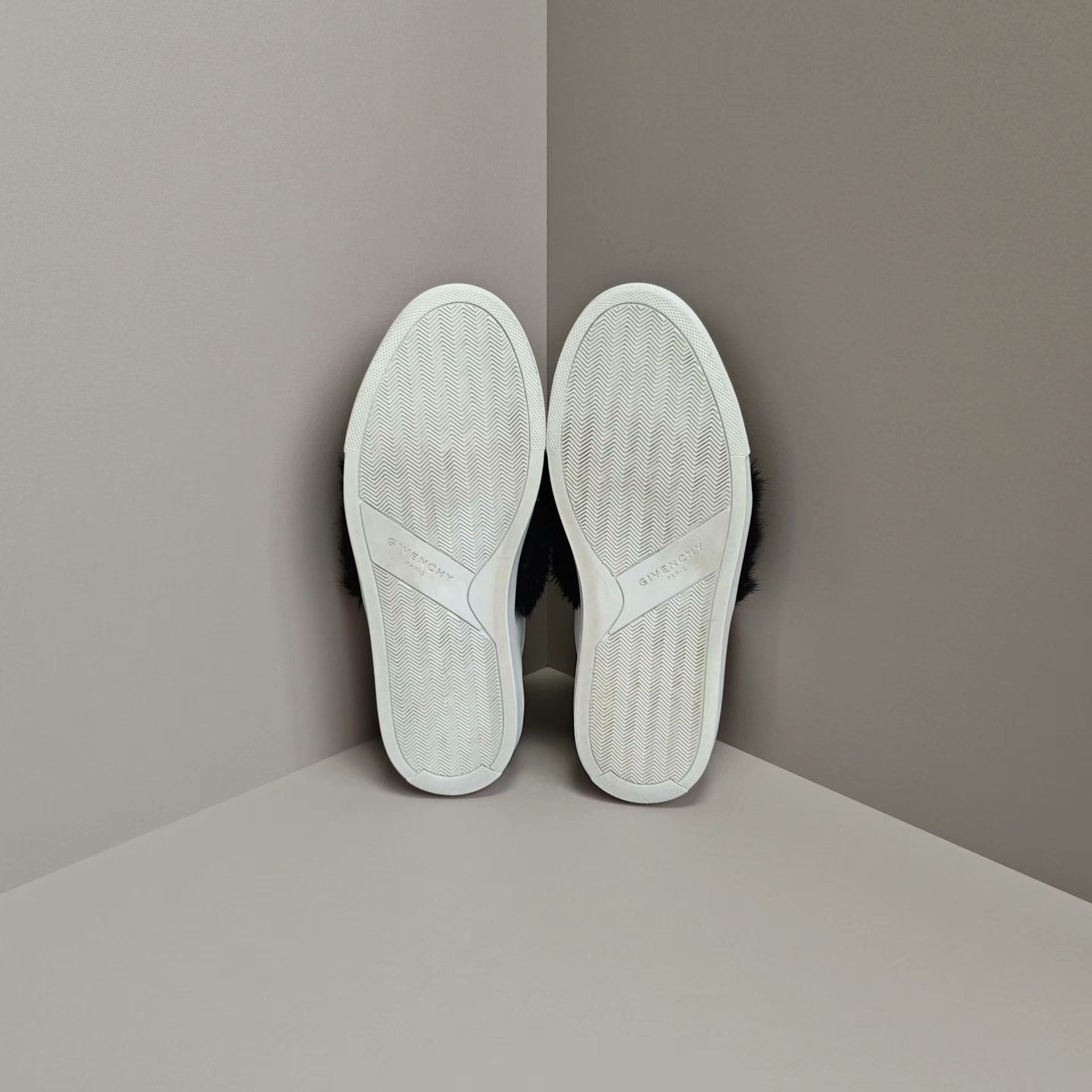 Givenchy Givenchy Lowtop Sneakers us_7 Women Size US 7 / IT 37 - 5 Thumbnail