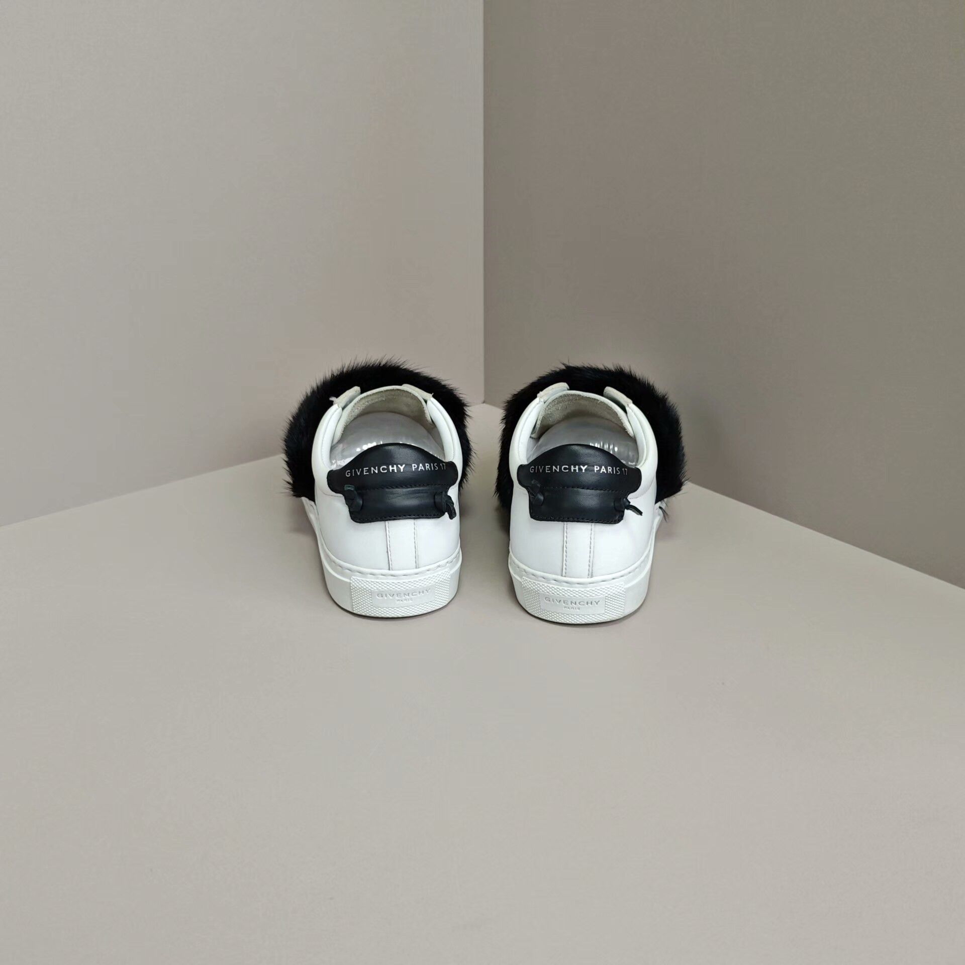 Givenchy Givenchy Lowtop Sneakers us_7 Women Size US 7 / IT 37 - 3 Thumbnail