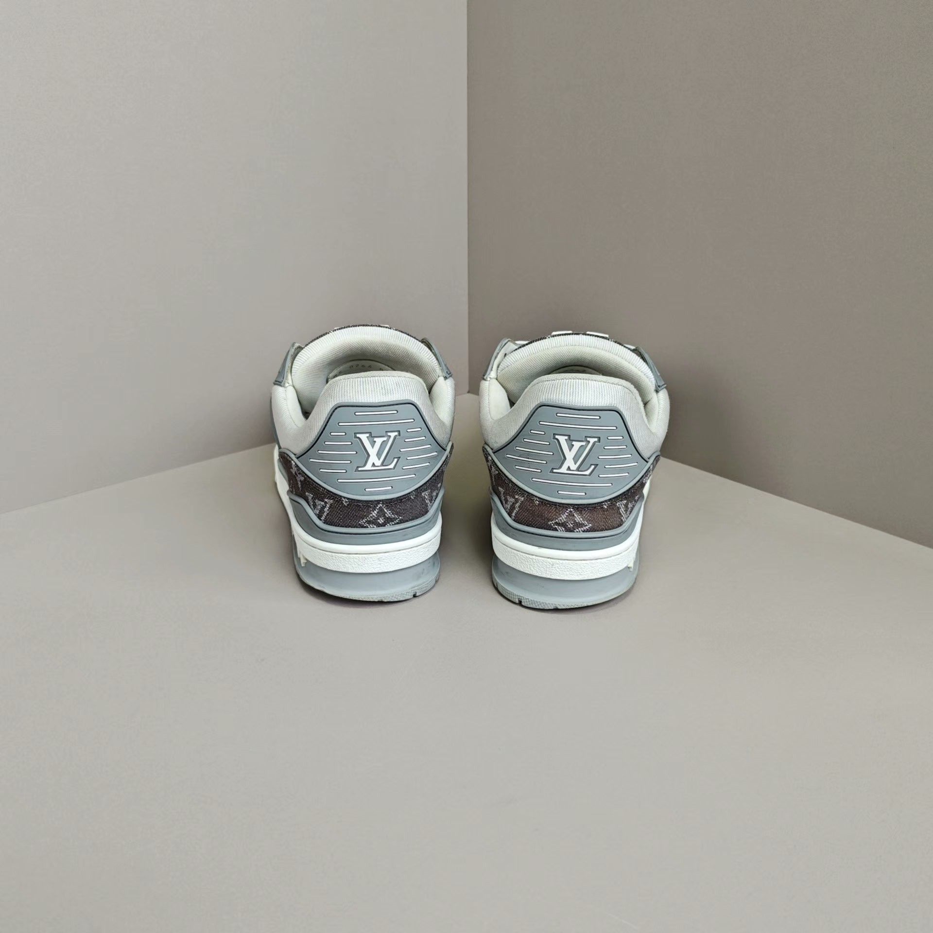 Louis Vuitton Louis Vuitton Training Denim White Lowtop Sneakers 9 Men Size US 9 / EU 42 - 3 Thumbnail