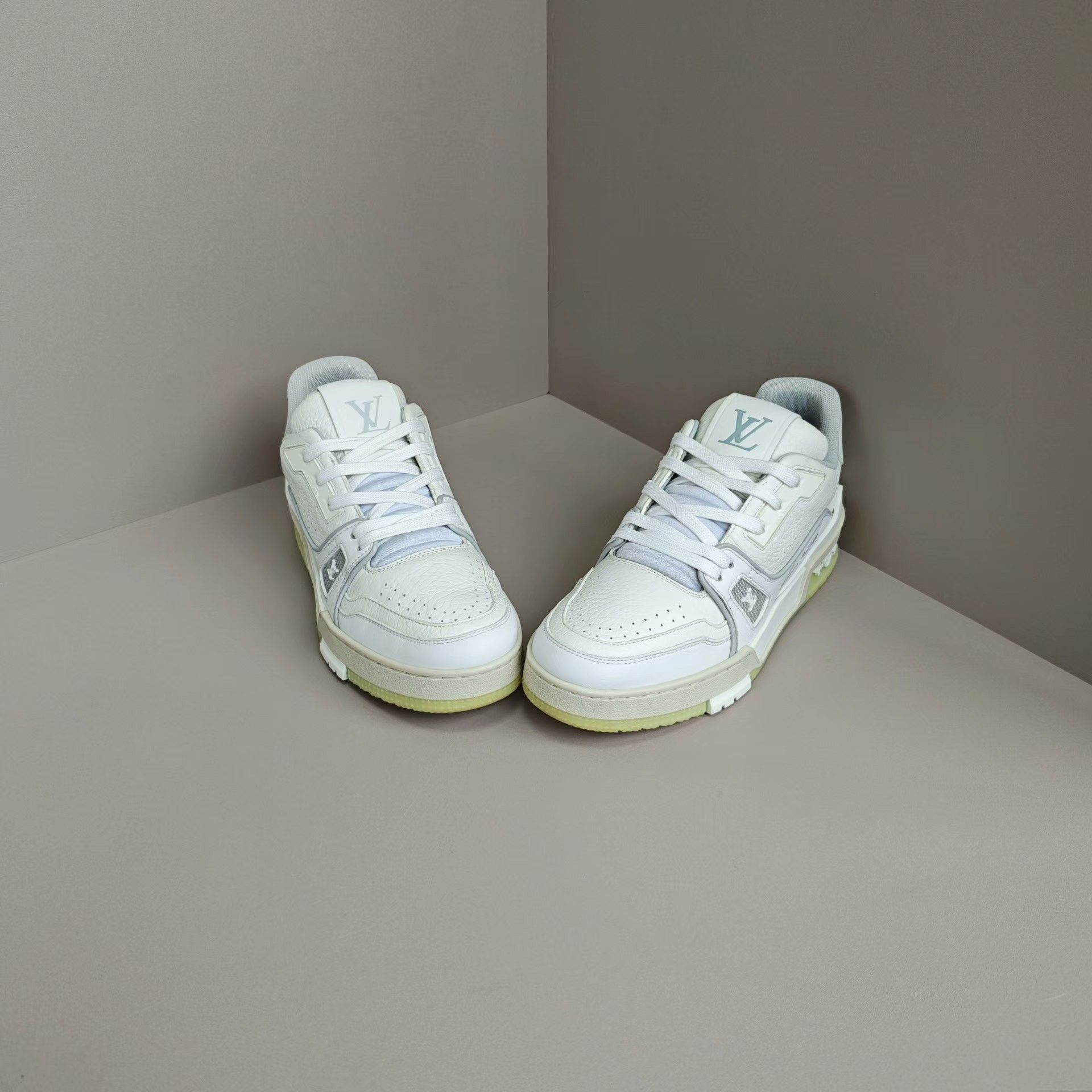 Louis Vuitton Louis Vuitton Training White Lowtop Sneakers us_7 Women Size US 7 / IT 37 - 2 Thumbnail