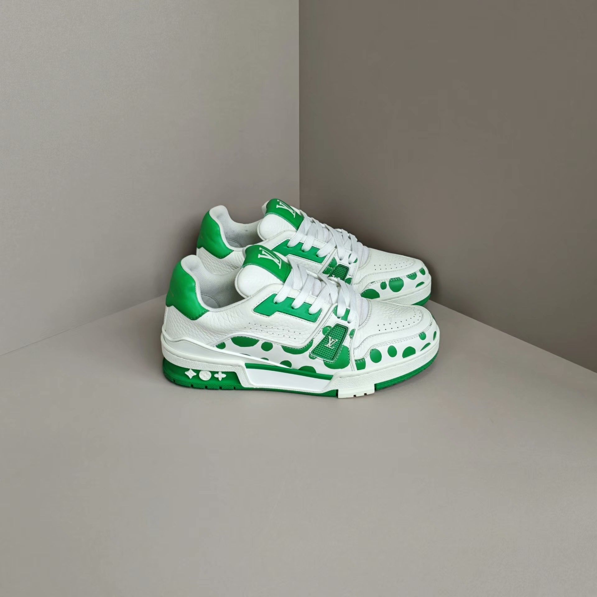Louis Vuitton Louis Vuitton Training Green Lowtop Sneakers us_7 Women Size US 7 / IT 37 - 4 Thumbnail