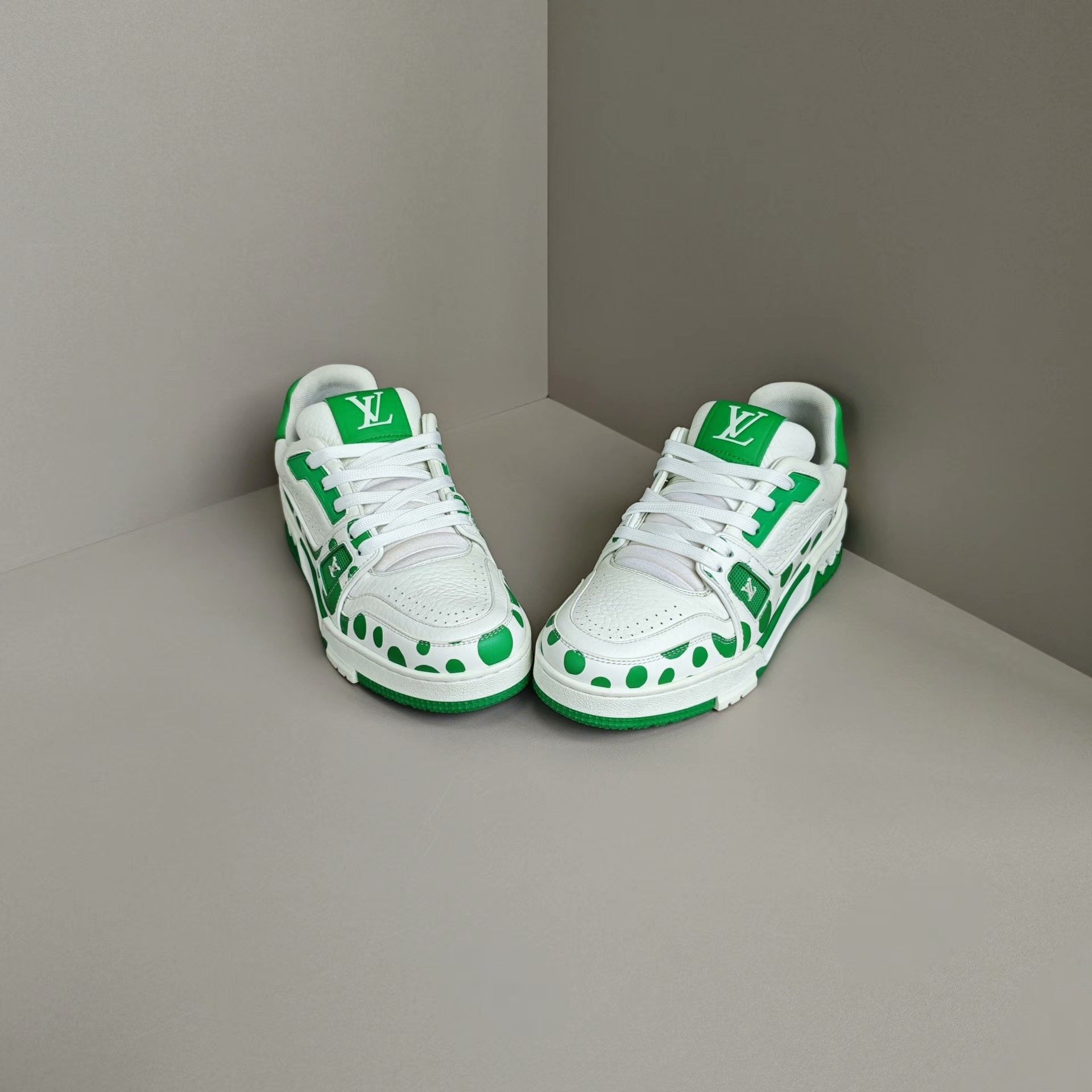 Louis Vuitton Louis Vuitton Training Green Lowtop Sneakers us_7 Women Size US 7 / IT 37 - 2 Thumbnail
