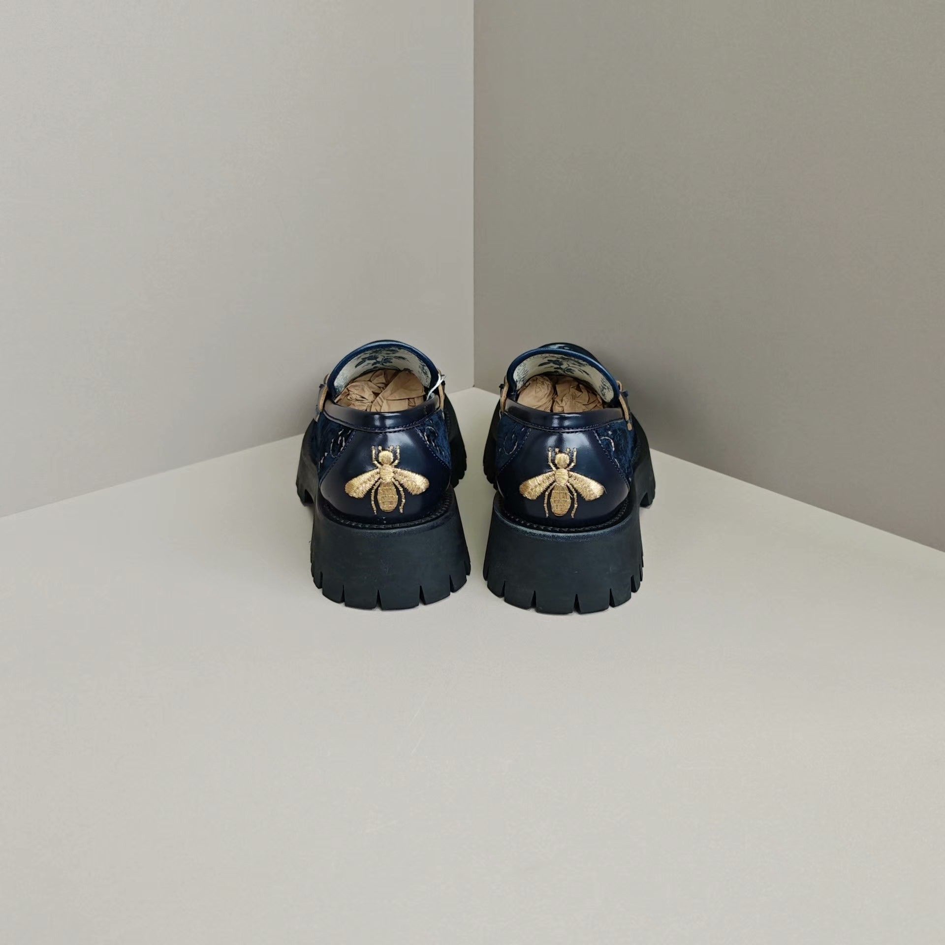 Gucci Gucci Velvet Lowtop Sneakers us_8 Women Size US 8 / IT 38 - 3 Thumbnail