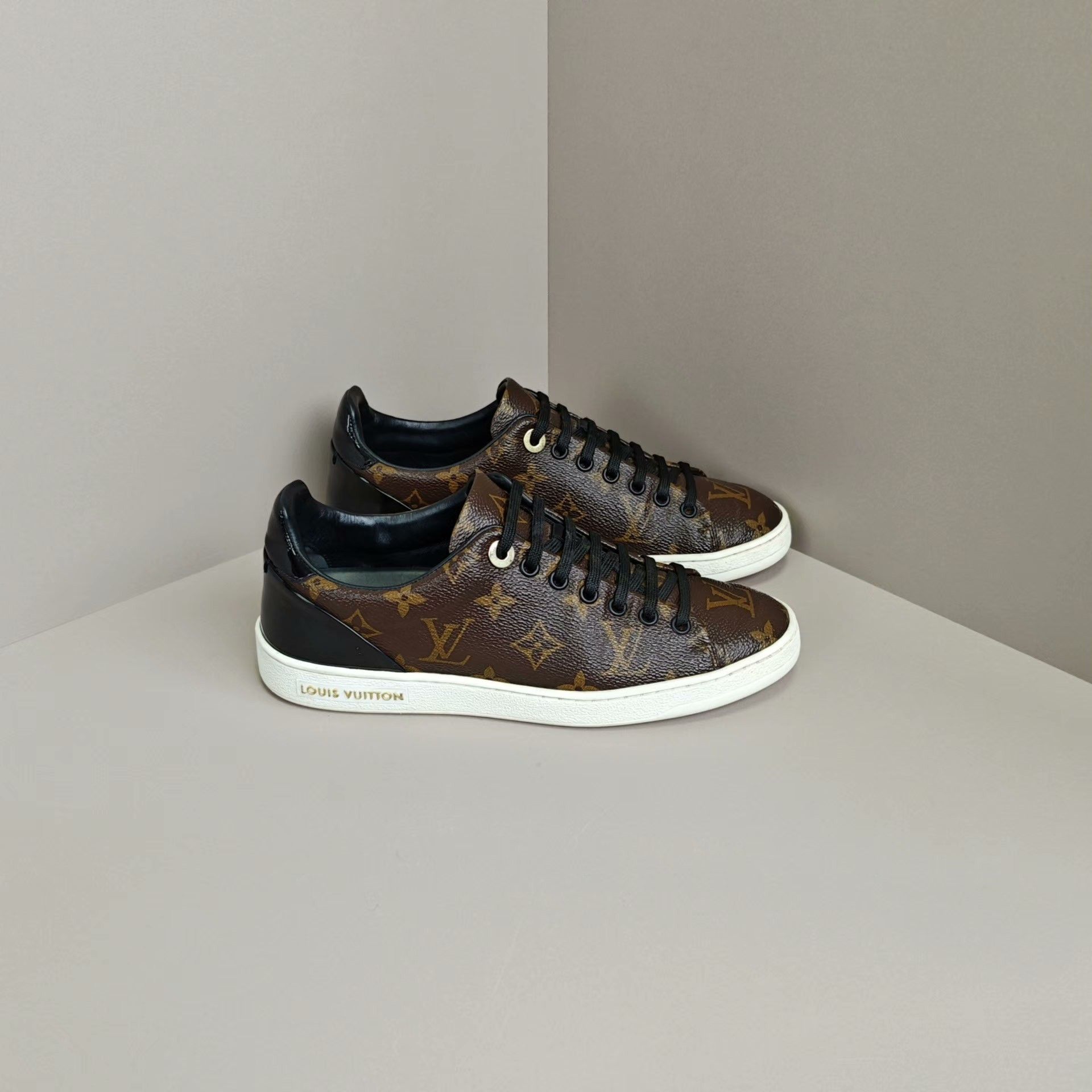 Louis Vuitton Louis Vuitton Lowtop Sneakers us_6 Women Size US 6 / IT 36 - 4 Thumbnail