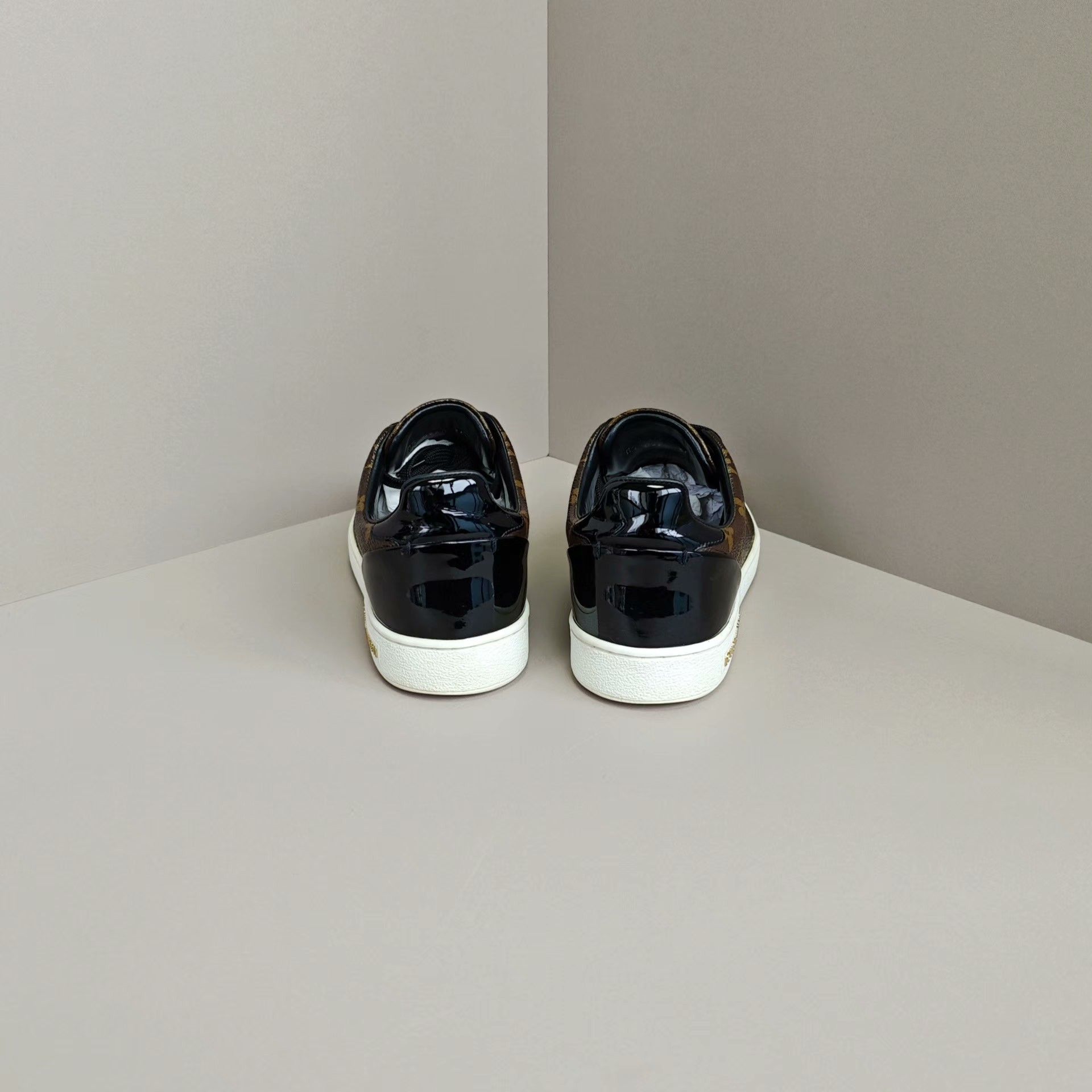 Louis Vuitton Louis Vuitton Lowtop Sneakers us_6 Women Size US 6 / IT 36 - 3 Thumbnail