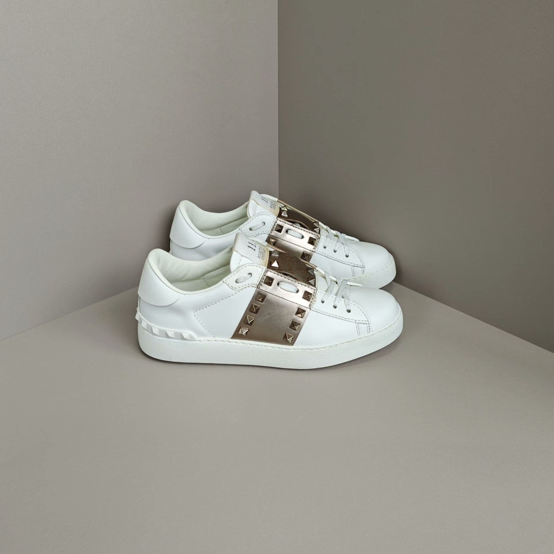 Valentino Valentino Lowtop Sneakers us_7 Women Size US 7 / IT 37 - 4 Thumbnail