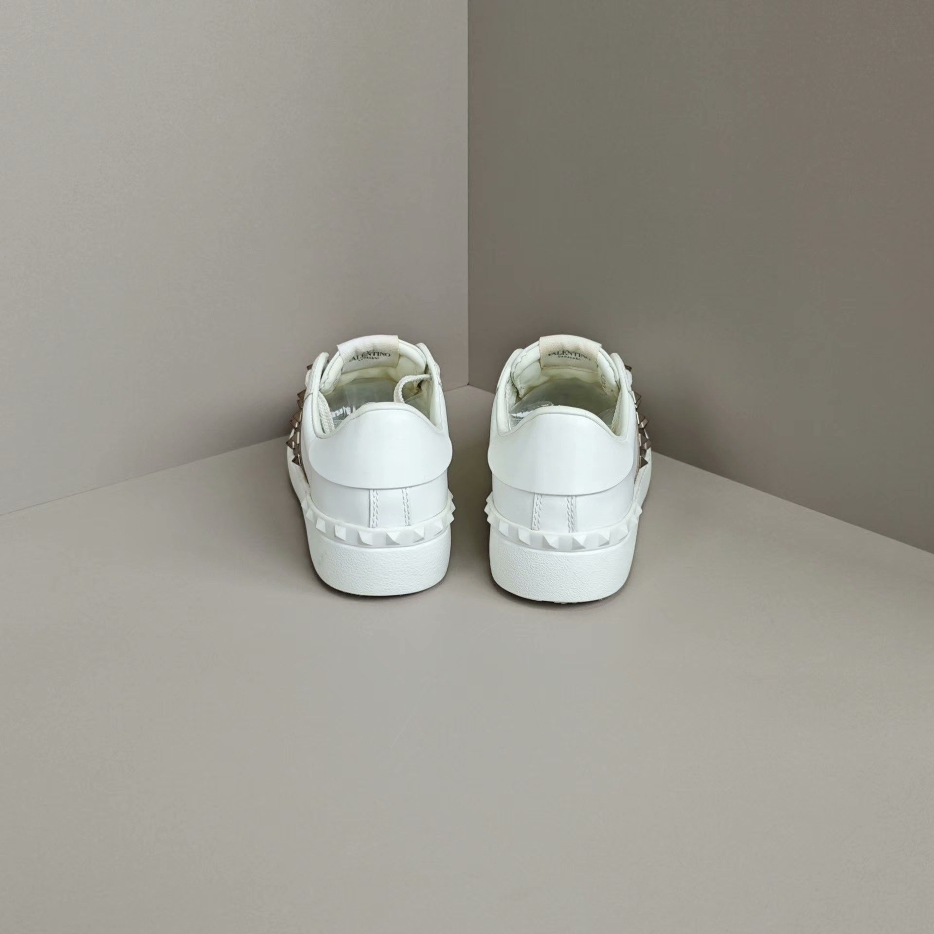Valentino Valentino Lowtop Sneakers us_7 Women Size US 7 / IT 37 - 3 Thumbnail