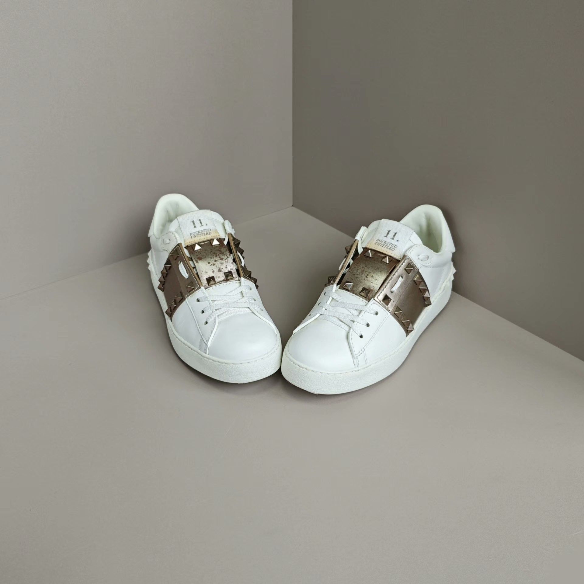 Valentino Valentino Lowtop Sneakers us_7 Women Size US 7 / IT 37 - 2 Thumbnail