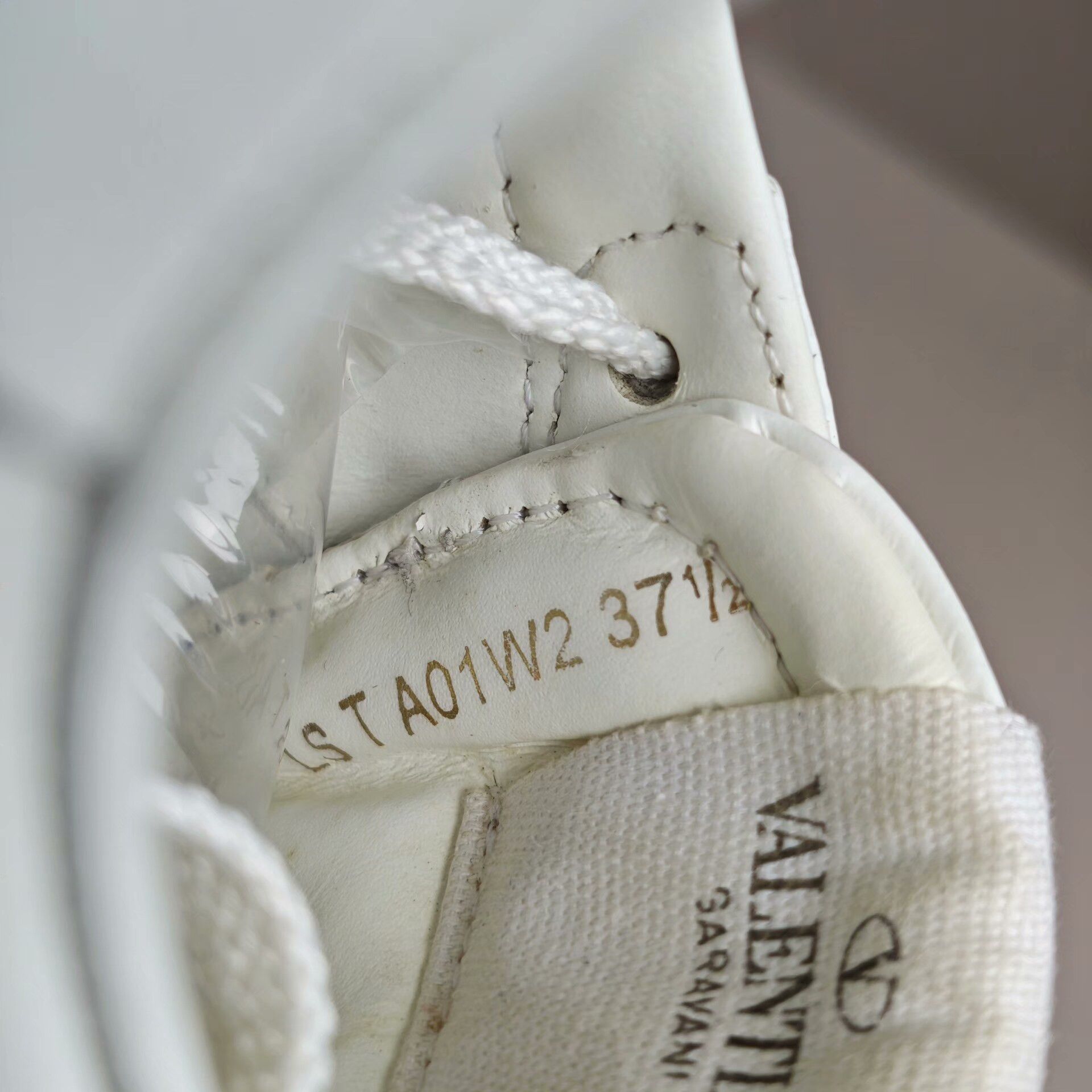 Valentino Valentino Lowtop Sneakers us_7 Women Size US 7 / IT 37 - 6 Thumbnail