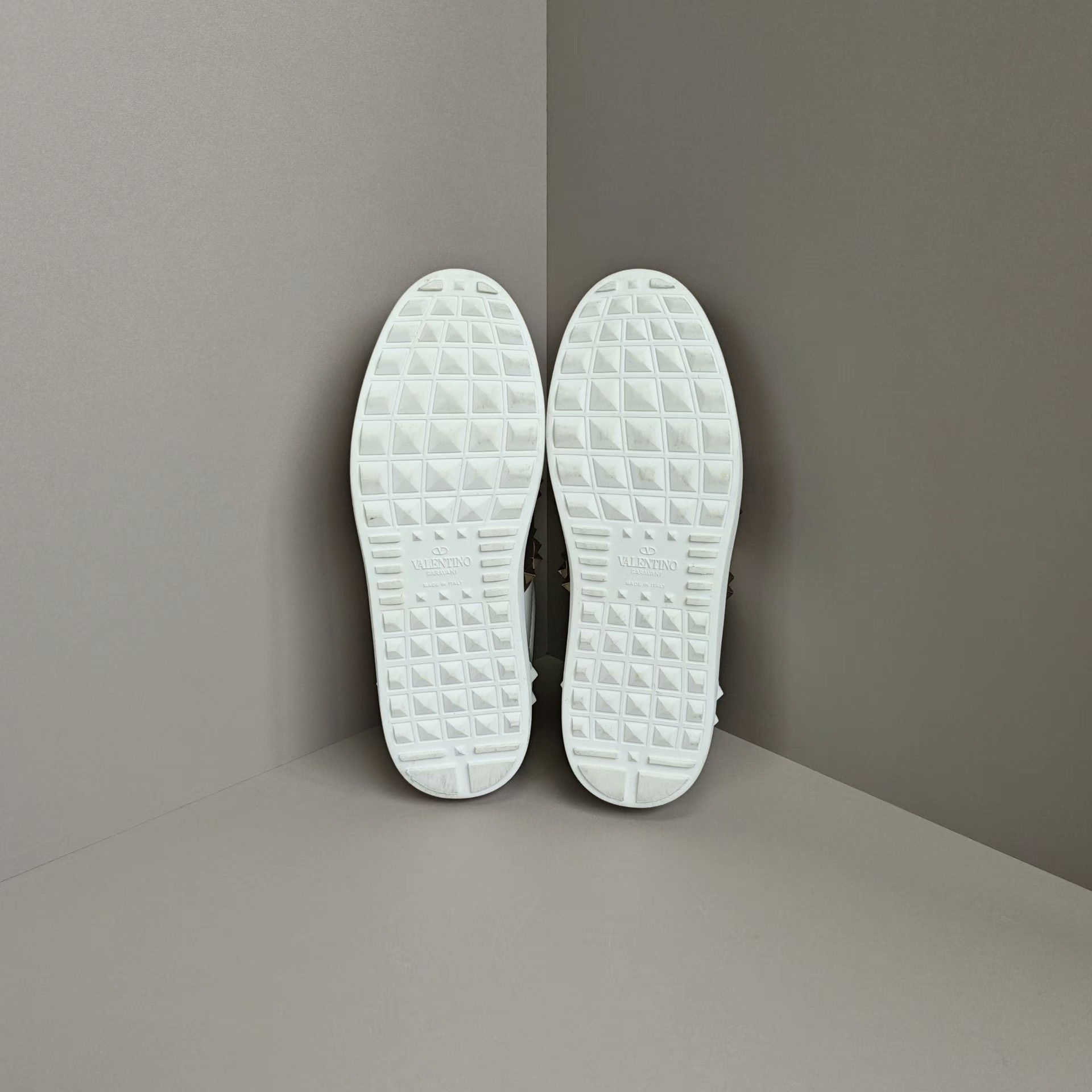 Valentino Valentino Lowtop Sneakers us_7 Women Size US 7 / IT 37 - 5 Thumbnail