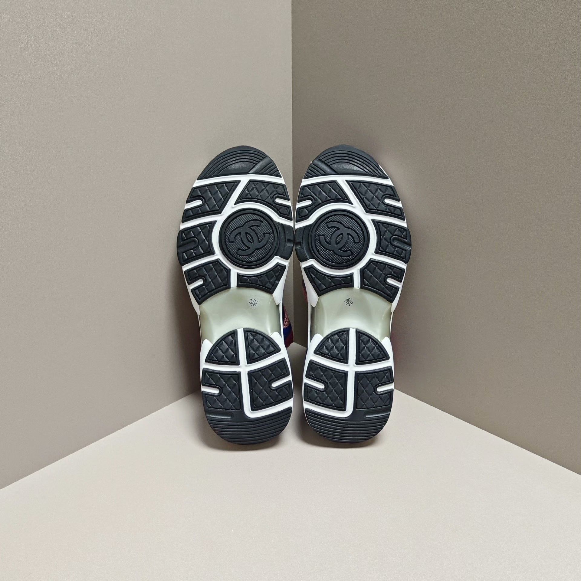 Chanel Chanel Casual Multi Lowtop Sneakers us_6 Women Size US 6 / IT 36 - 5 Thumbnail