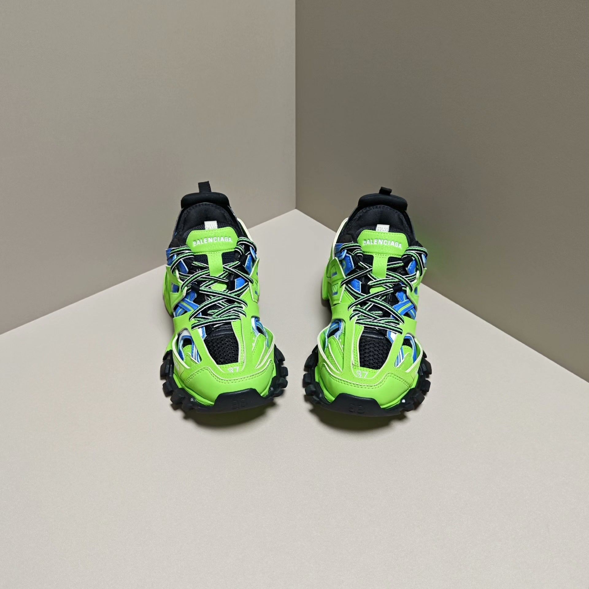 Balenciaga Balenciaga Green Lowtop Sneakers us_7 Women Size US 7 / IT 37 - 2 Thumbnail
