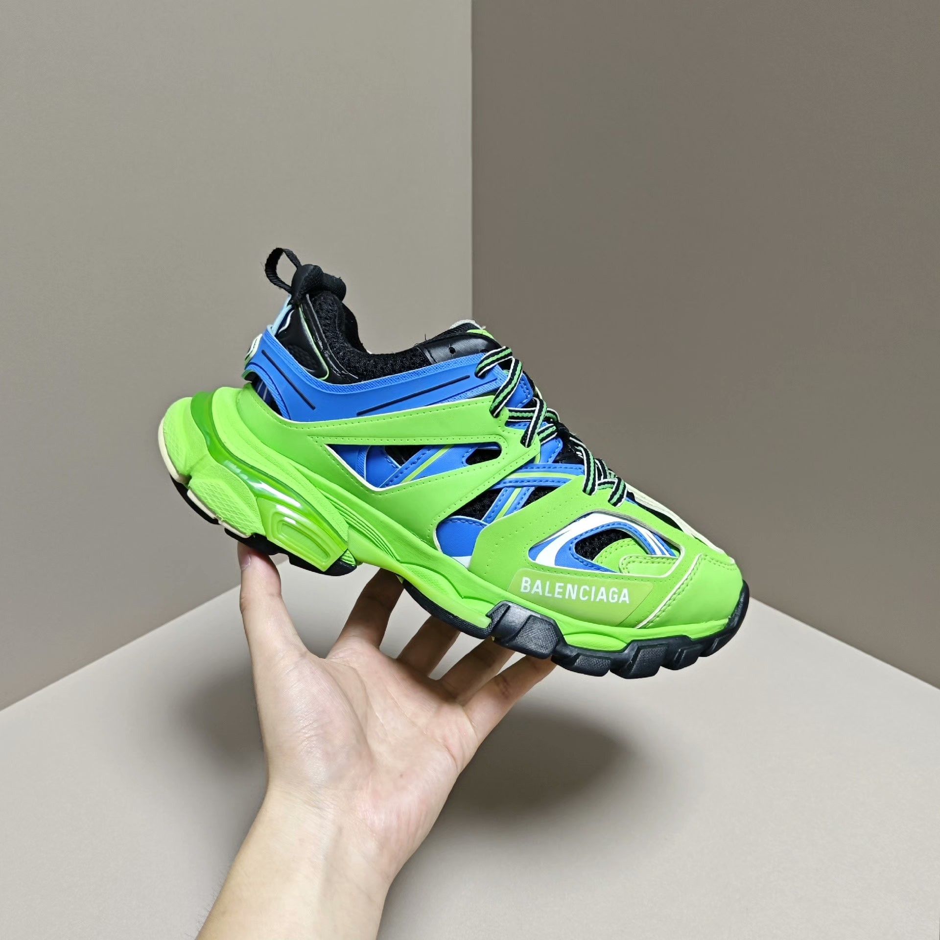 Balenciaga Balenciaga Green Lowtop Sneakers us_7 Women Size US 7 / IT 37 - 4 Thumbnail