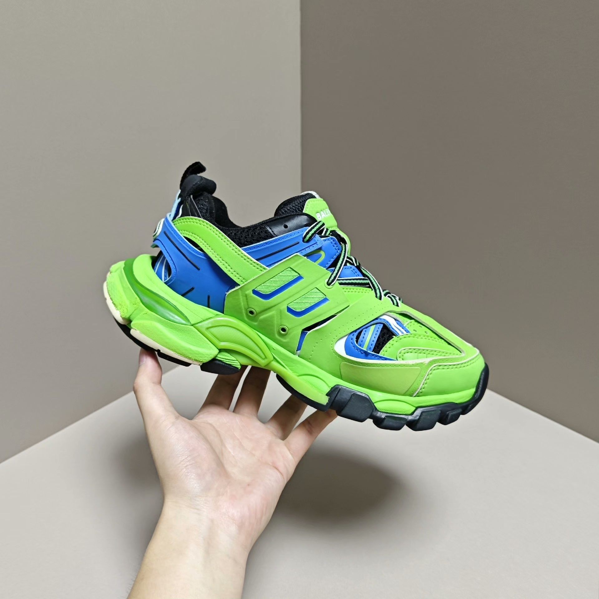 Balenciaga Balenciaga Green Lowtop Sneakers us_7 Women Size US 7 / IT 37 - 5 Thumbnail