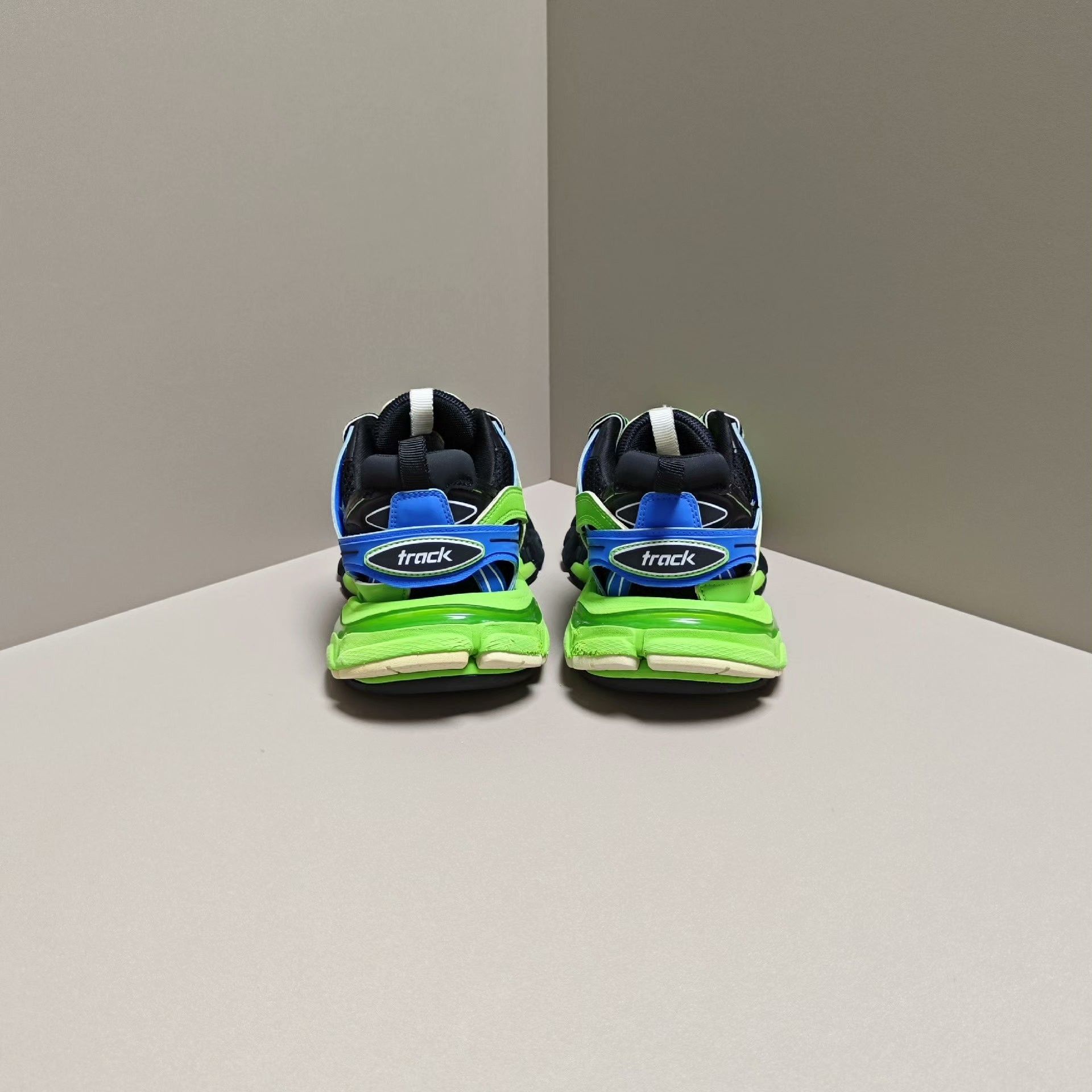 Balenciaga Balenciaga Green Lowtop Sneakers us_7 Women Size US 7 / IT 37 - 3 Thumbnail