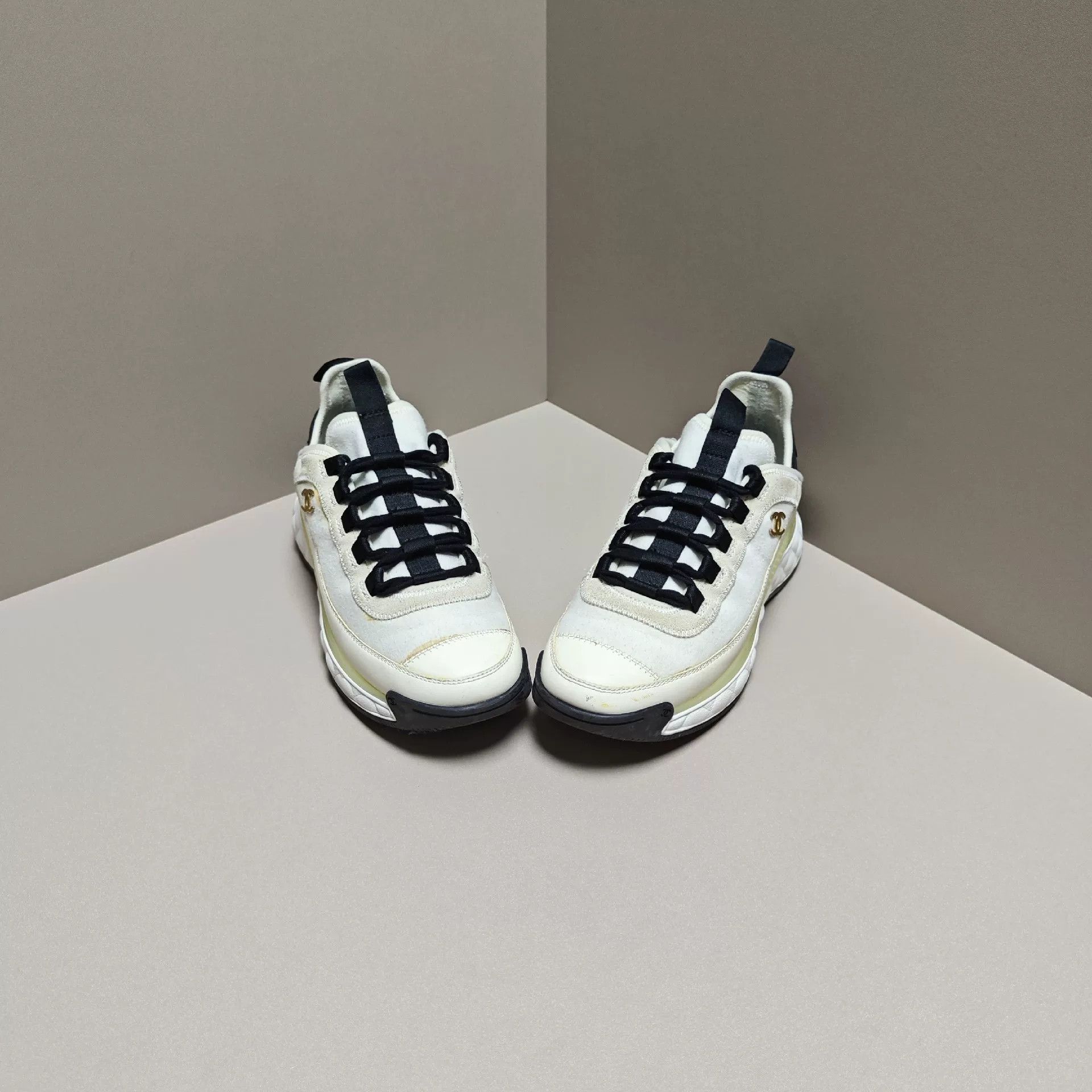 Chanel Chanel Casual Gold Lowtop Sneakers us_6 Women Size US 6 / IT 36 - 2 Thumbnail