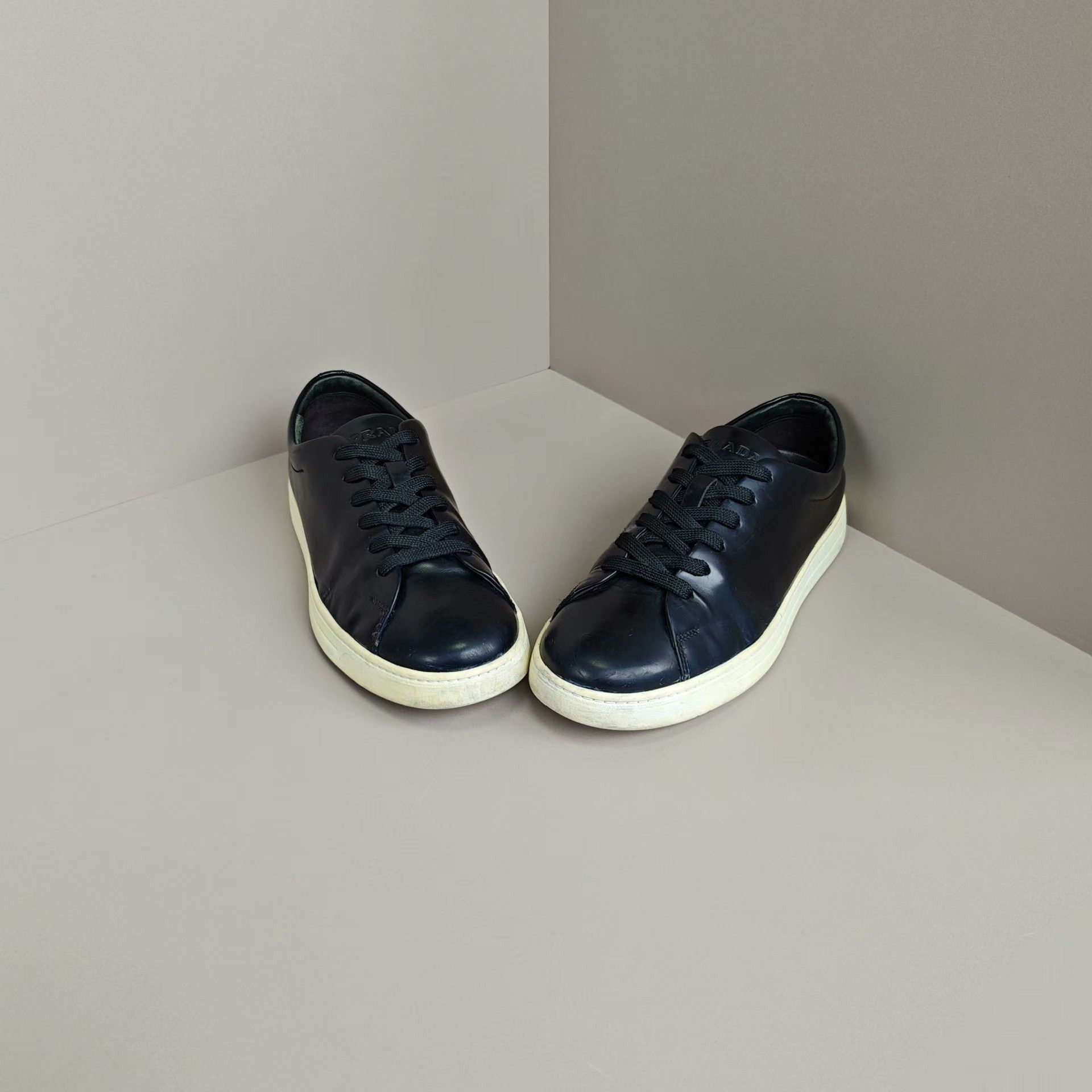 Prada Prada Red Lowtop Sneakers 6 Men Size US 6 / EU 39 - 2 Thumbnail