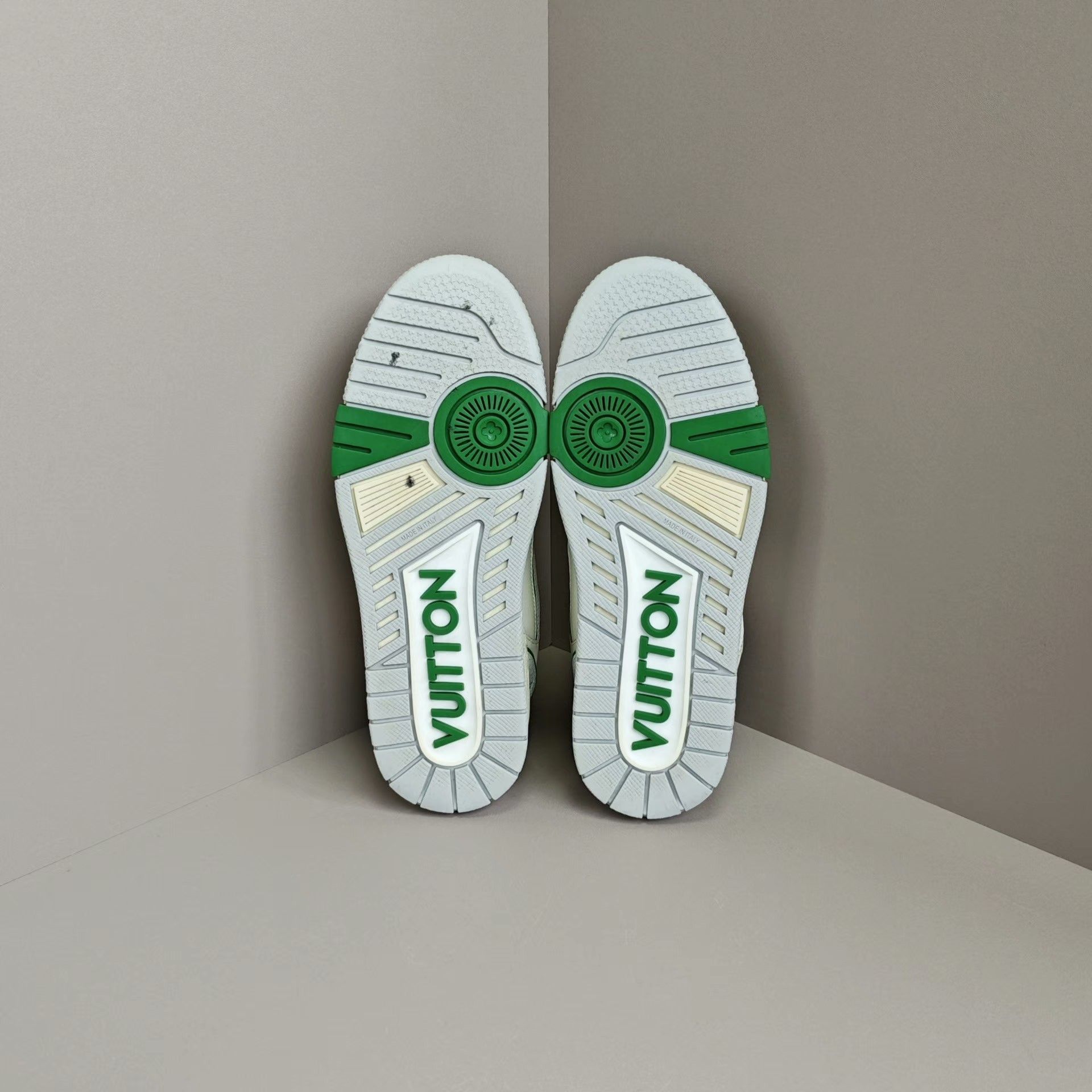 Louis Vuitton Louis Vuitton Training Green Lowtop Sneakers us_8 Women Size US 8 / IT 38 - 5 Thumbnail