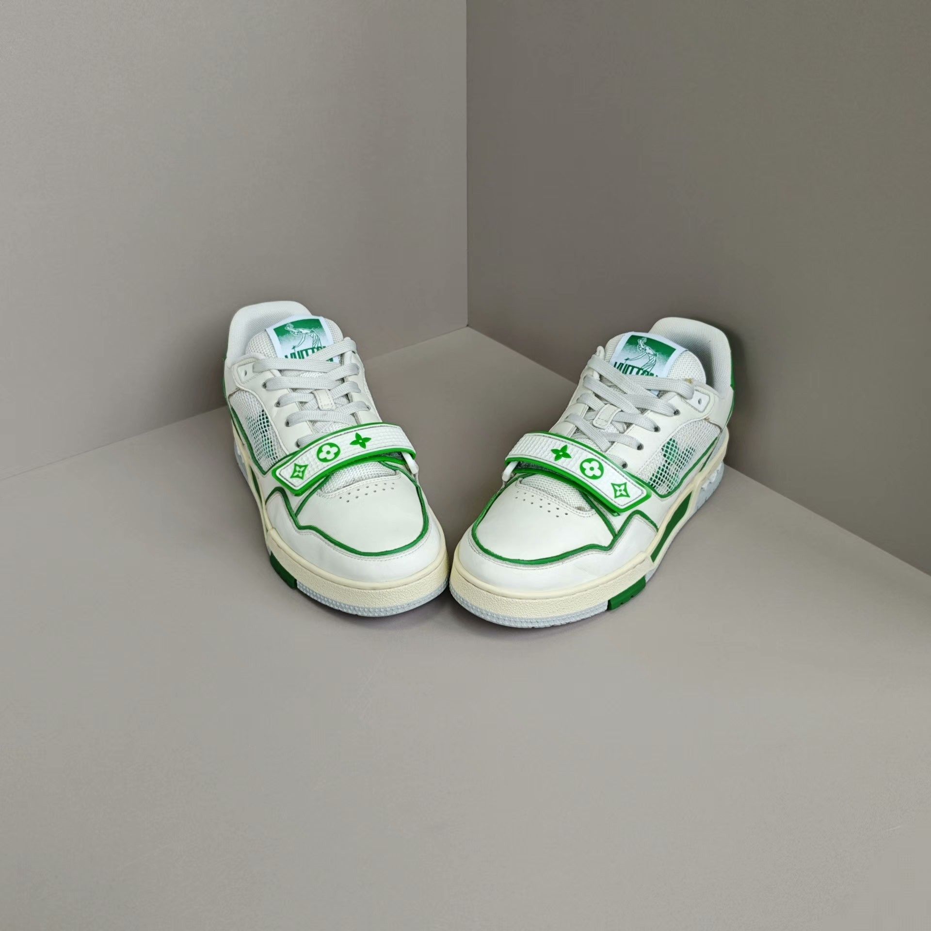 Louis Vuitton Louis Vuitton Training Green Lowtop Sneakers us_8 Women Size US 8 / IT 38 - 2 Thumbnail