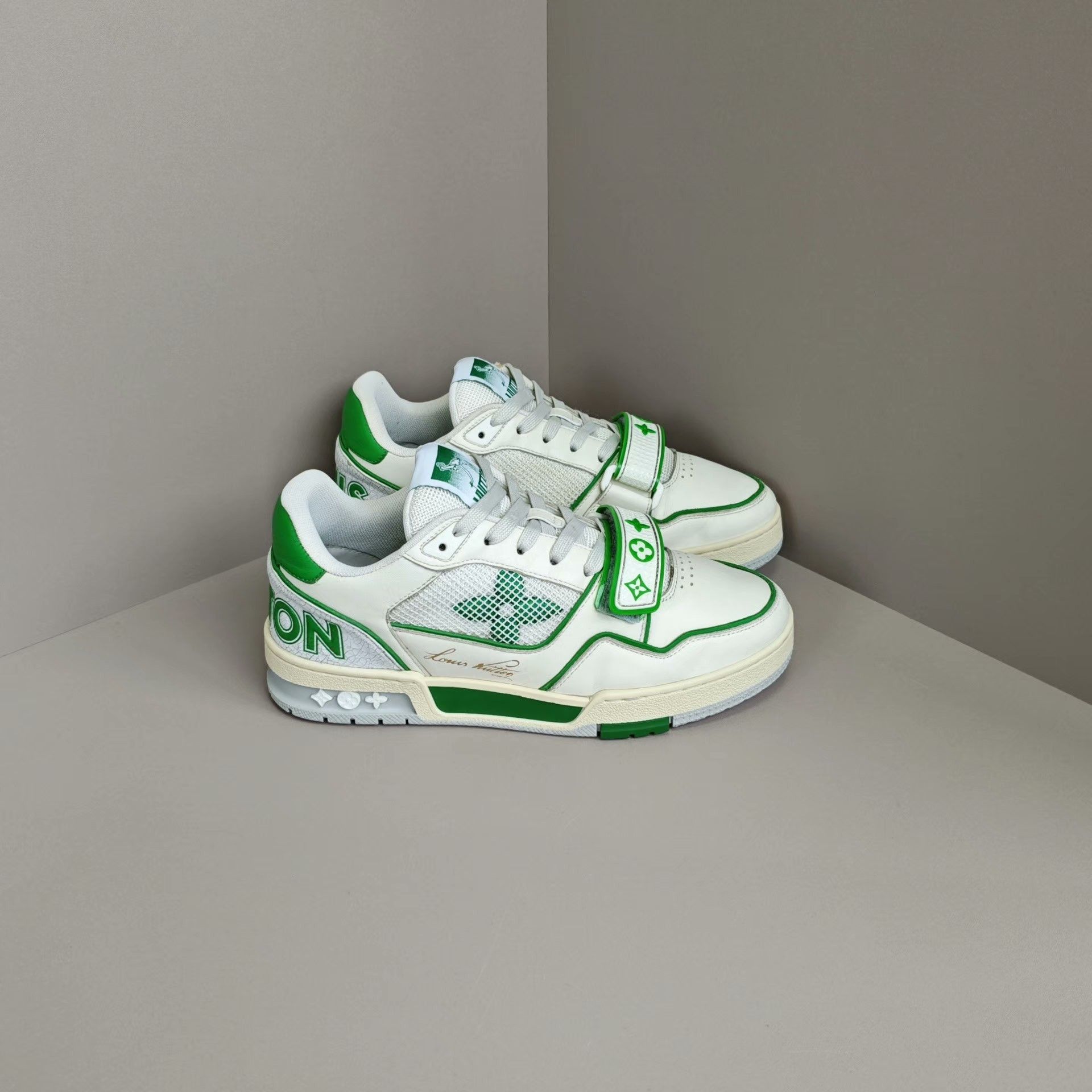 Louis Vuitton Louis Vuitton Training Green Lowtop Sneakers us_8 Women Size US 8 / IT 38 - 4 Thumbnail