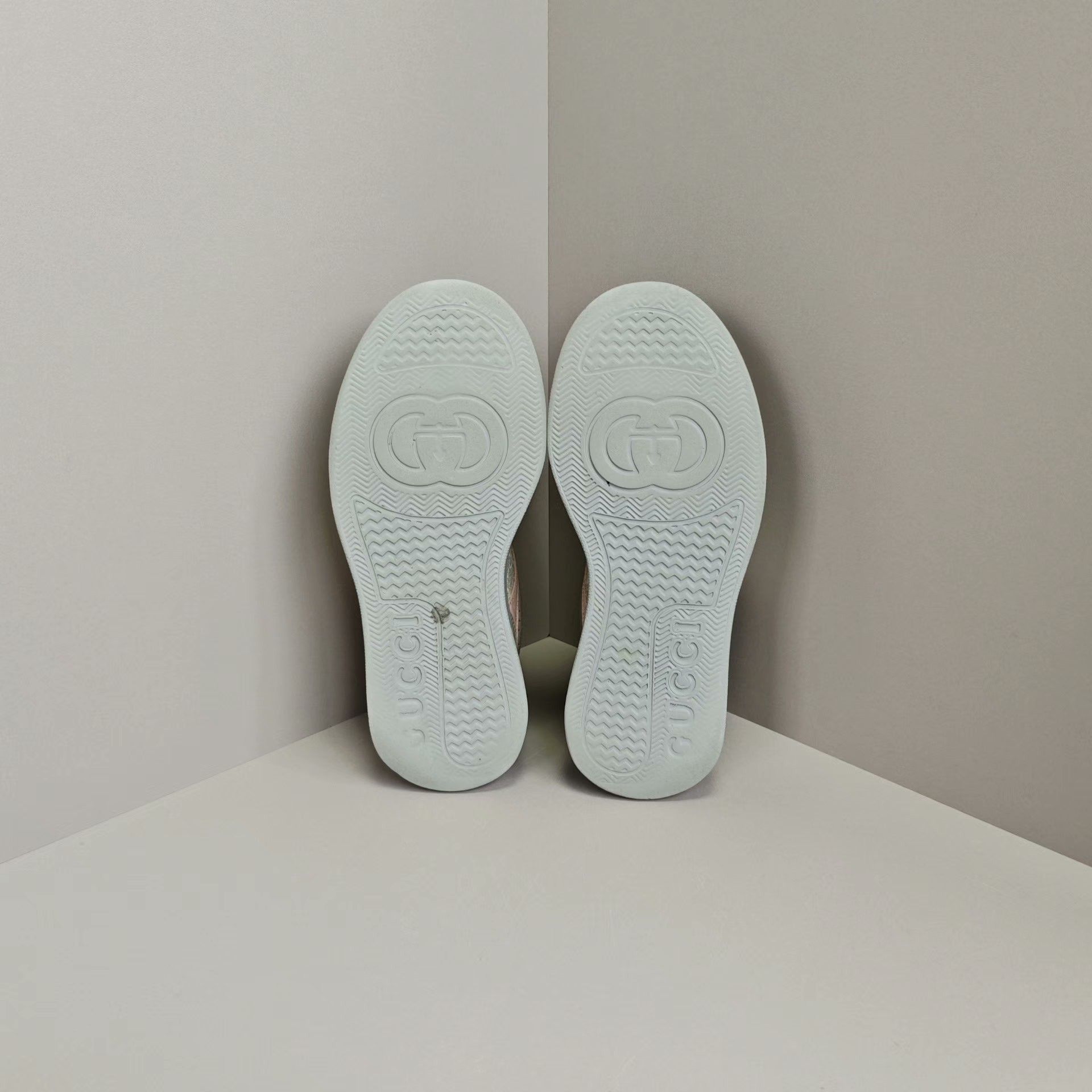 Gucci Gucci Lowtop Sneakers us_6 Women Size US 6 / IT 36 - 5 Thumbnail