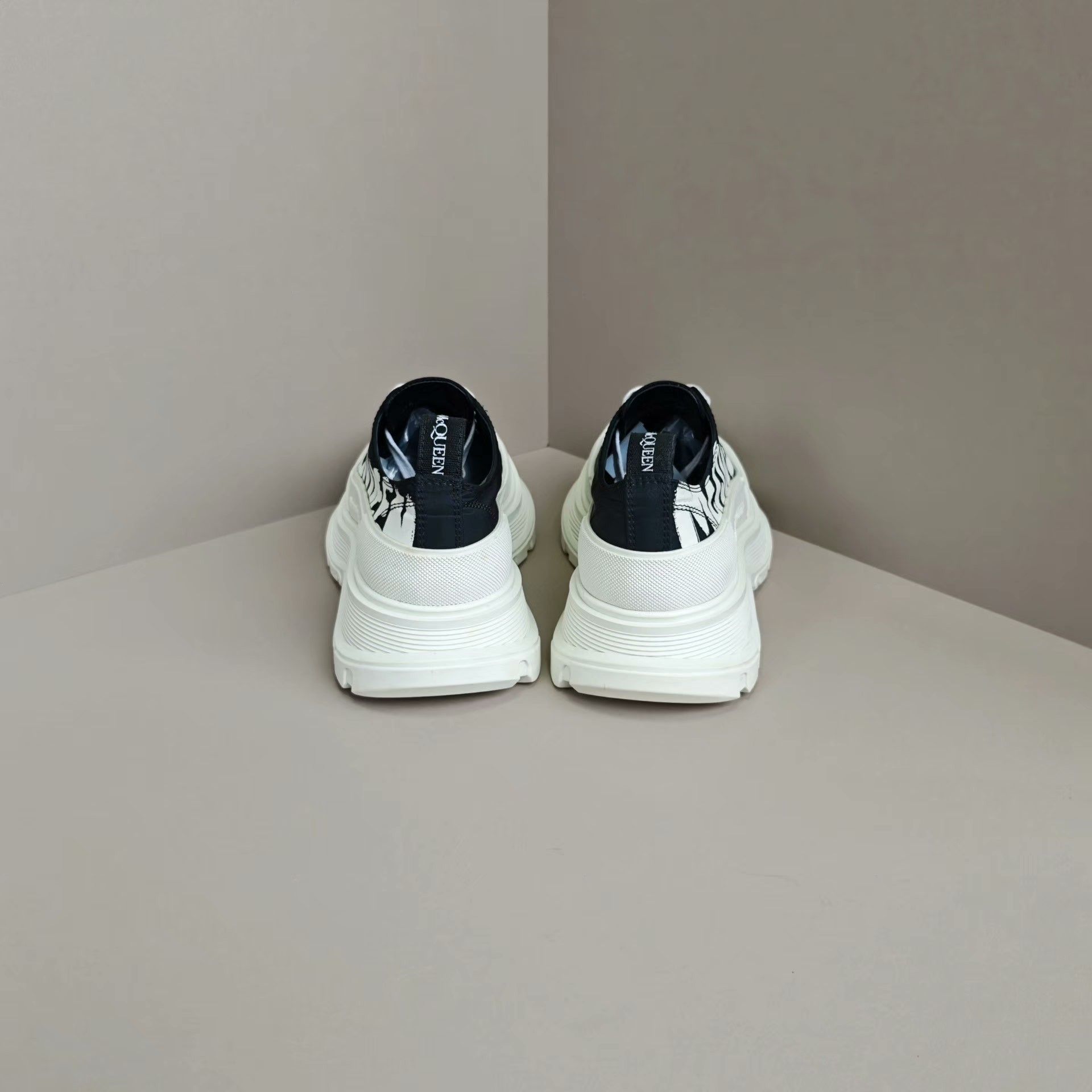 Alexander McQueen Alexander McQueen Casual Lowtop Sneakers us_7 Women Size US 7 / IT 37 - 3 Thumbnail