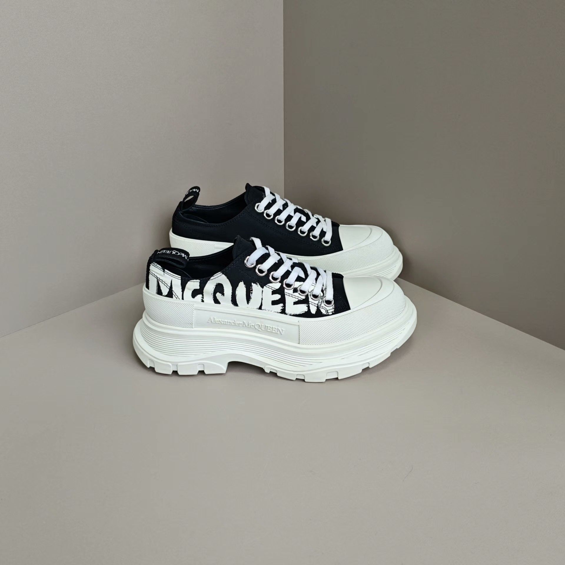 Alexander McQueen Alexander McQueen Casual Lowtop Sneakers us_7 Women Size US 7 / IT 37 - 4 Thumbnail