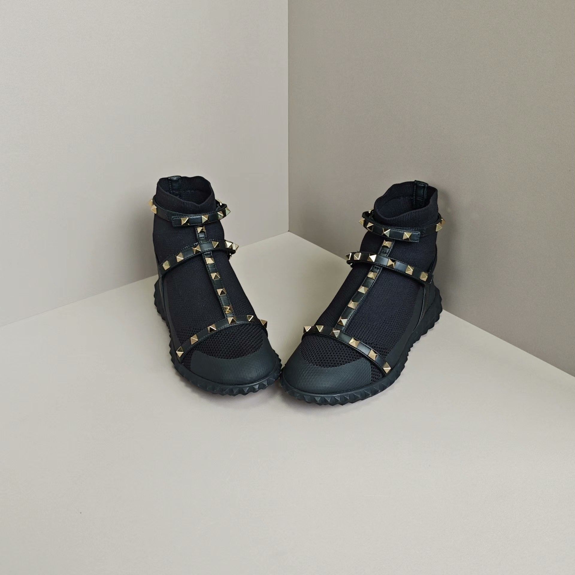 Valentino Valentino Casual Lowtop Sneakers us_7 Women Size US 7 / IT 37 - 2 Thumbnail
