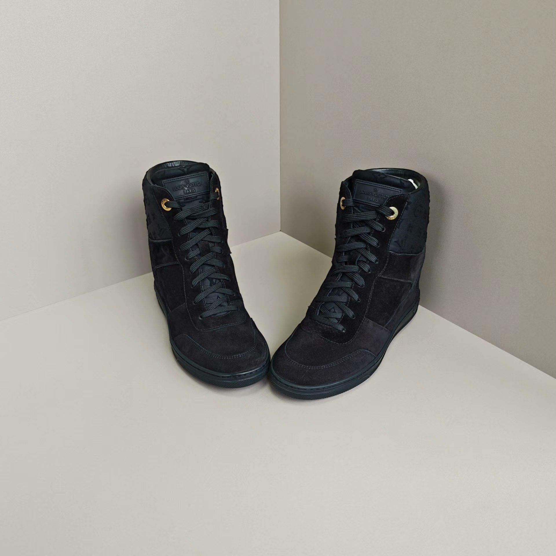 Louis Vuitton Louis Vuitton Casual Hitop Sneakers us_7 Women Size US 7 / IT 37 - 2 Thumbnail