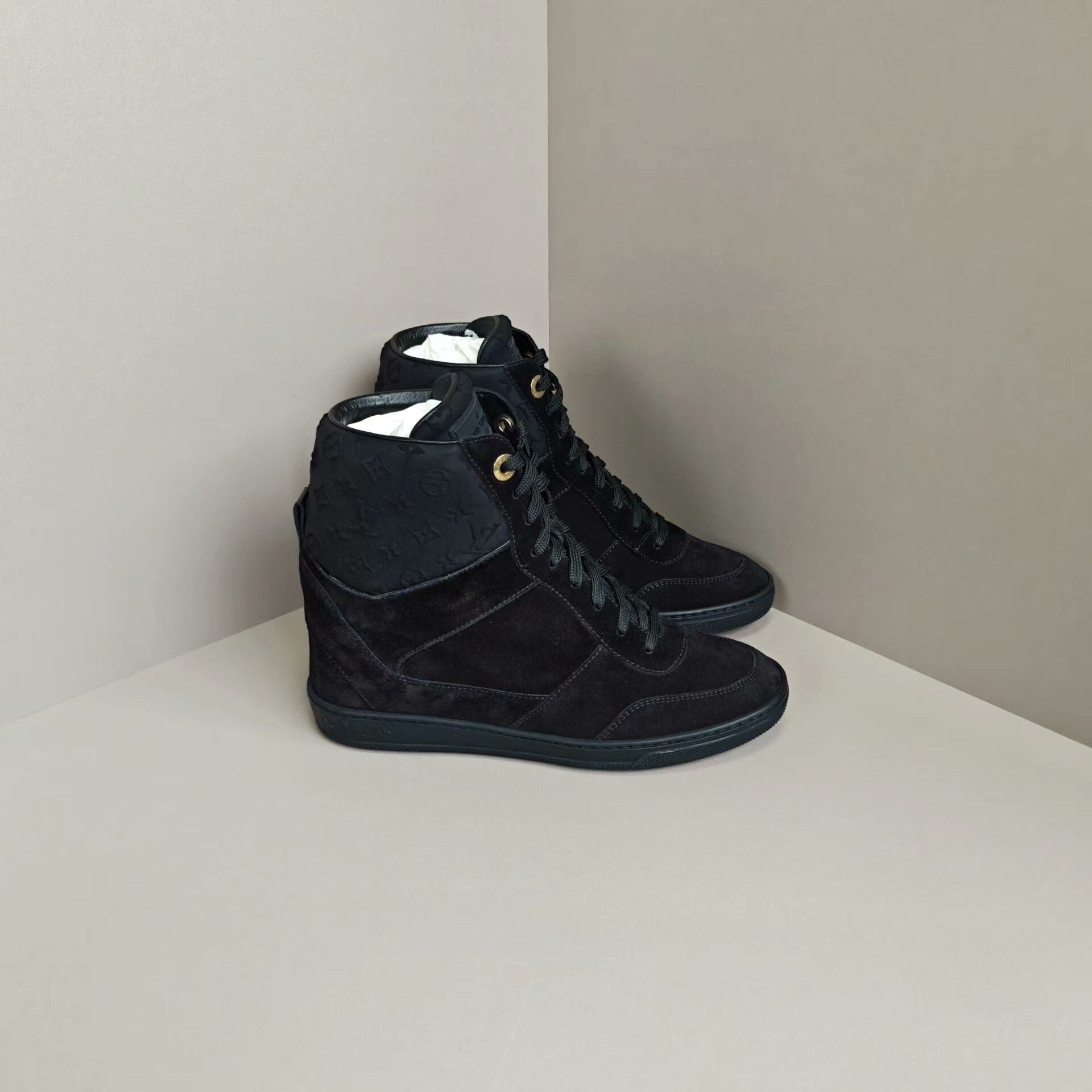 Louis Vuitton Louis Vuitton Casual Hitop Sneakers us_7 Women Size US 7 / IT 37 - 4 Thumbnail