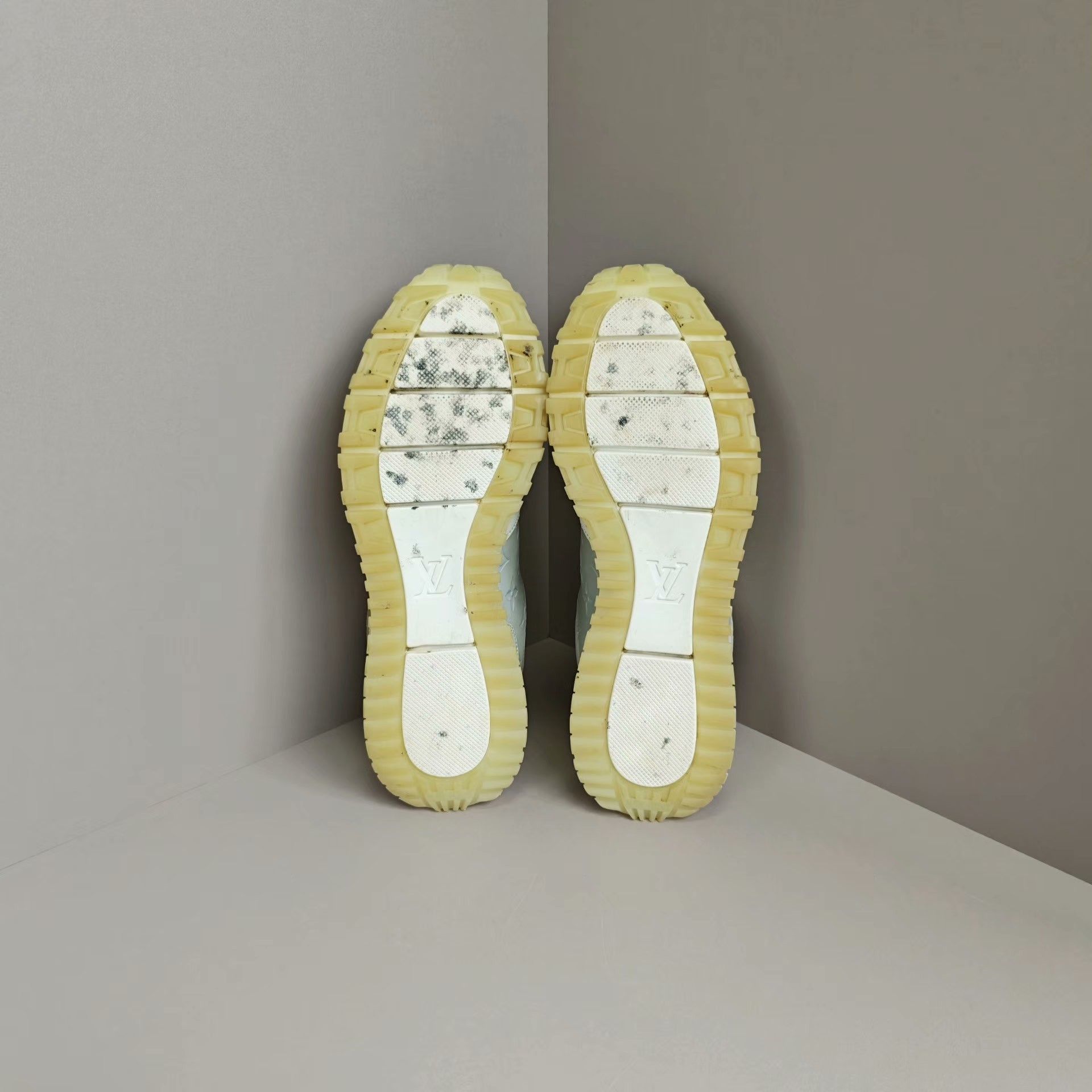 Louis Vuitton Louis Vuitton Casual Lowtop Sneakers 5.5 Men Size US 5.5 / EU 38 - 5 Thumbnail