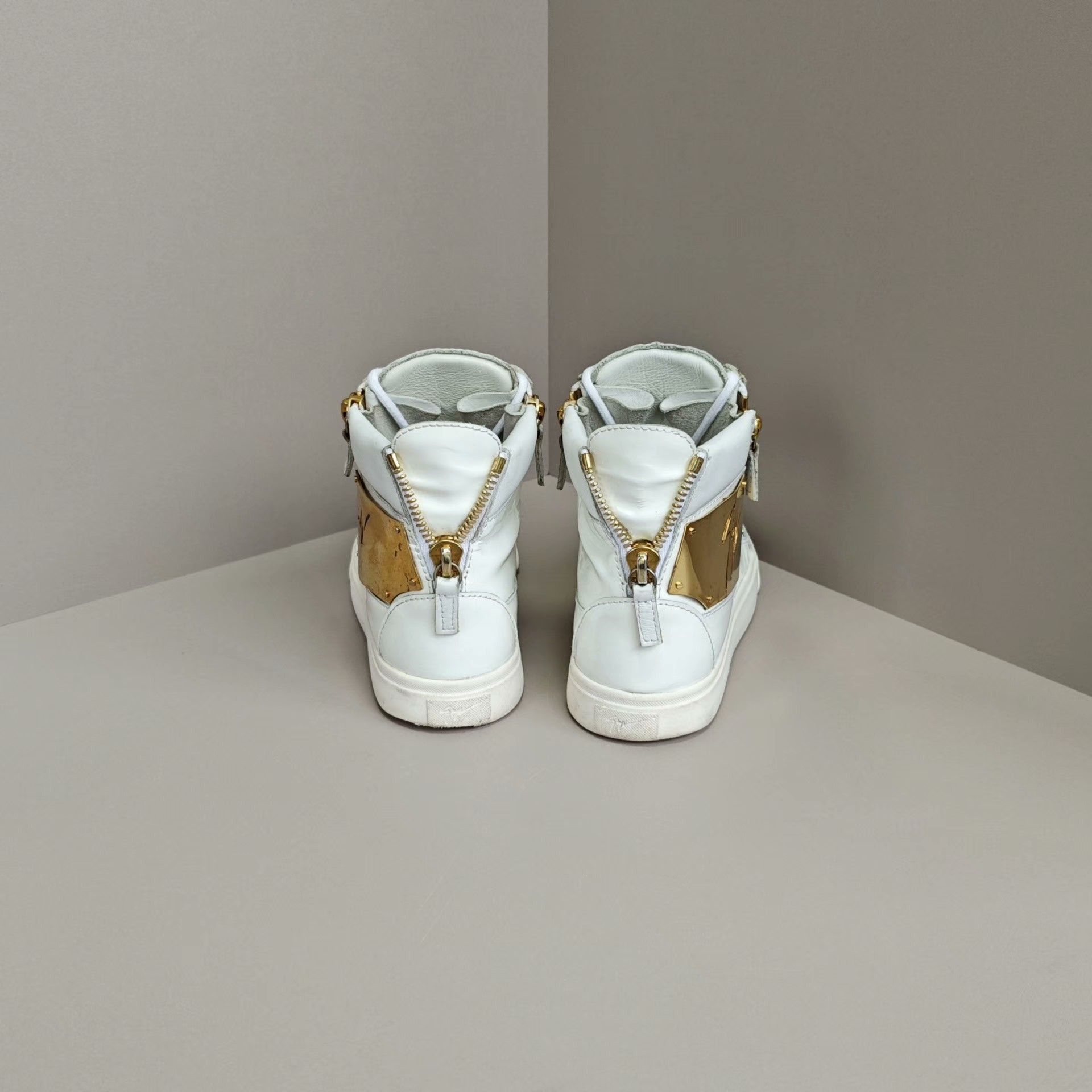 Giuseppe Zanotti Giuseppe Zanotti Gold Hitop Sneakers us_5 Women Size US 5 / IT 35 - 3 Thumbnail