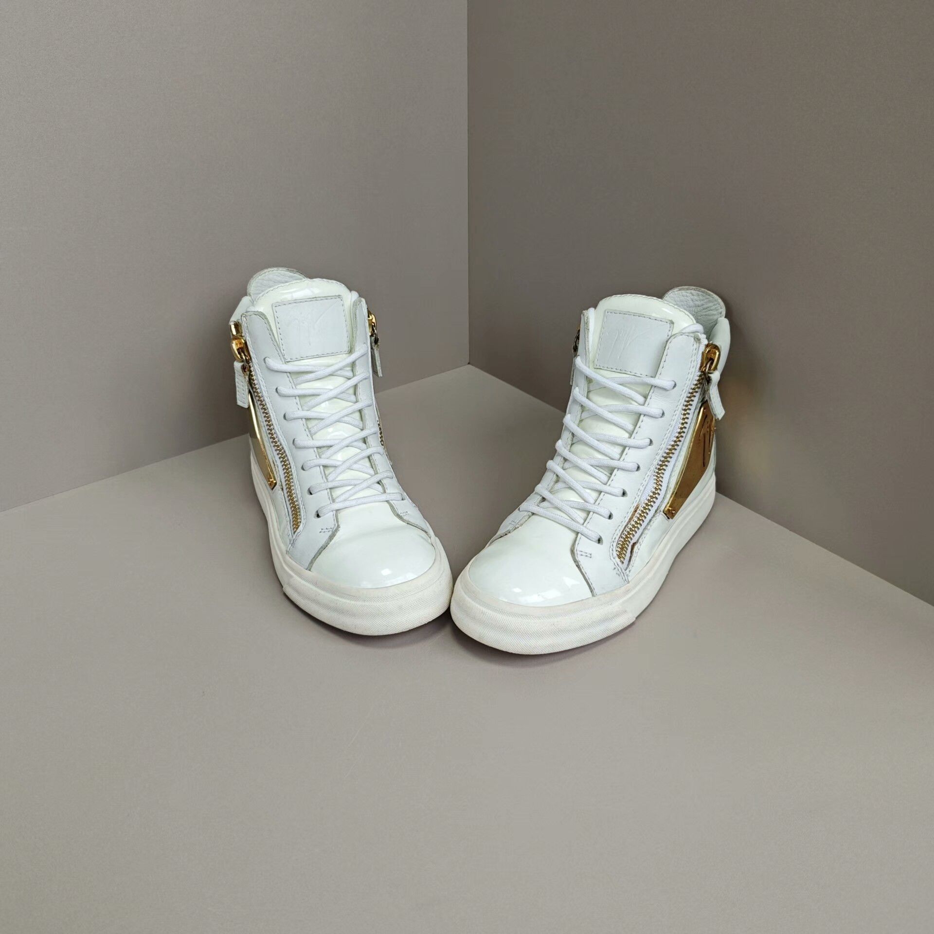 Giuseppe Zanotti Giuseppe Zanotti Gold Hitop Sneakers us_5 Women Size US 5 / IT 35 - 2 Thumbnail