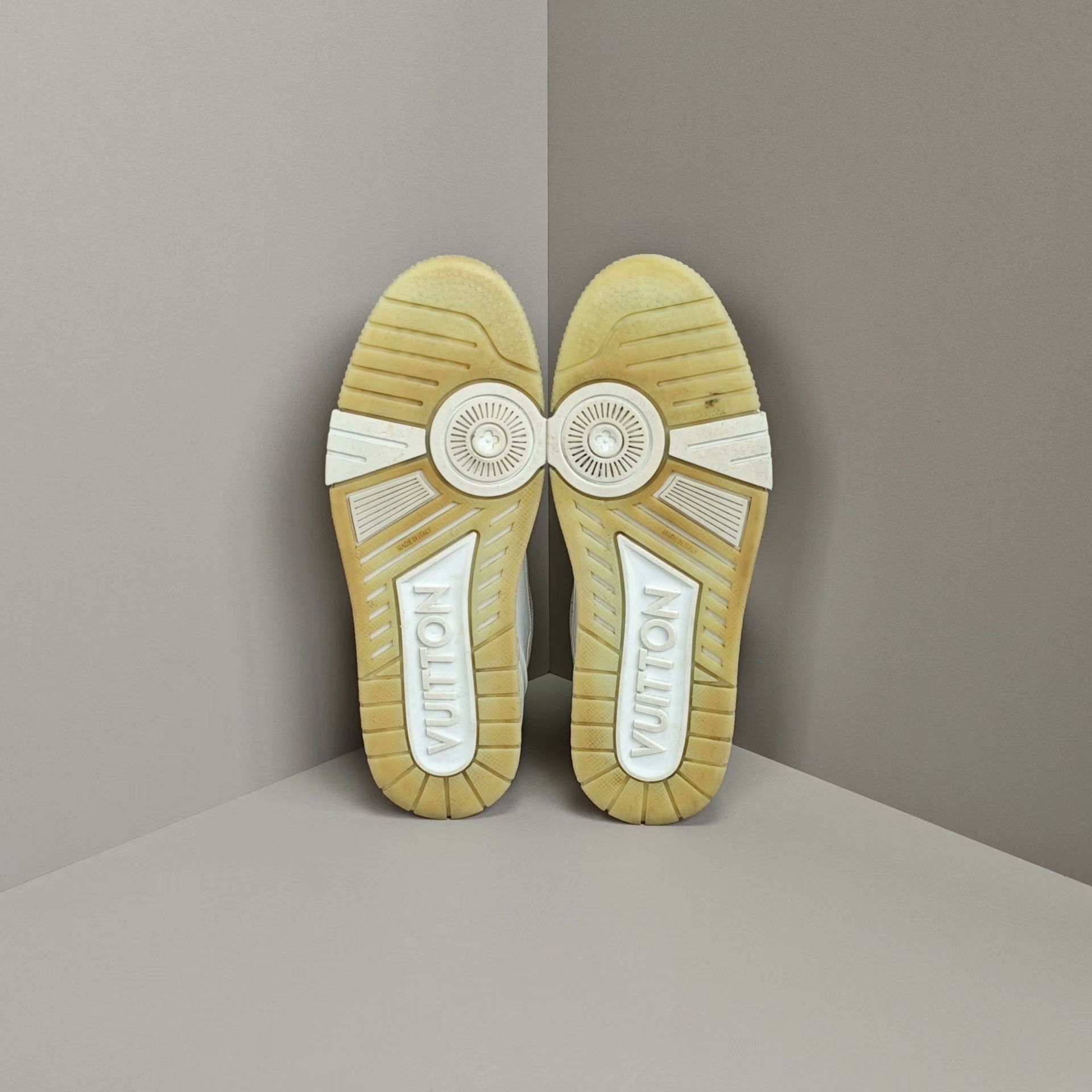 Louis Vuitton Louis Vuitton Training White Lowtop Sneakers 7 Men Size US 7 / EU 40 - 5 Thumbnail