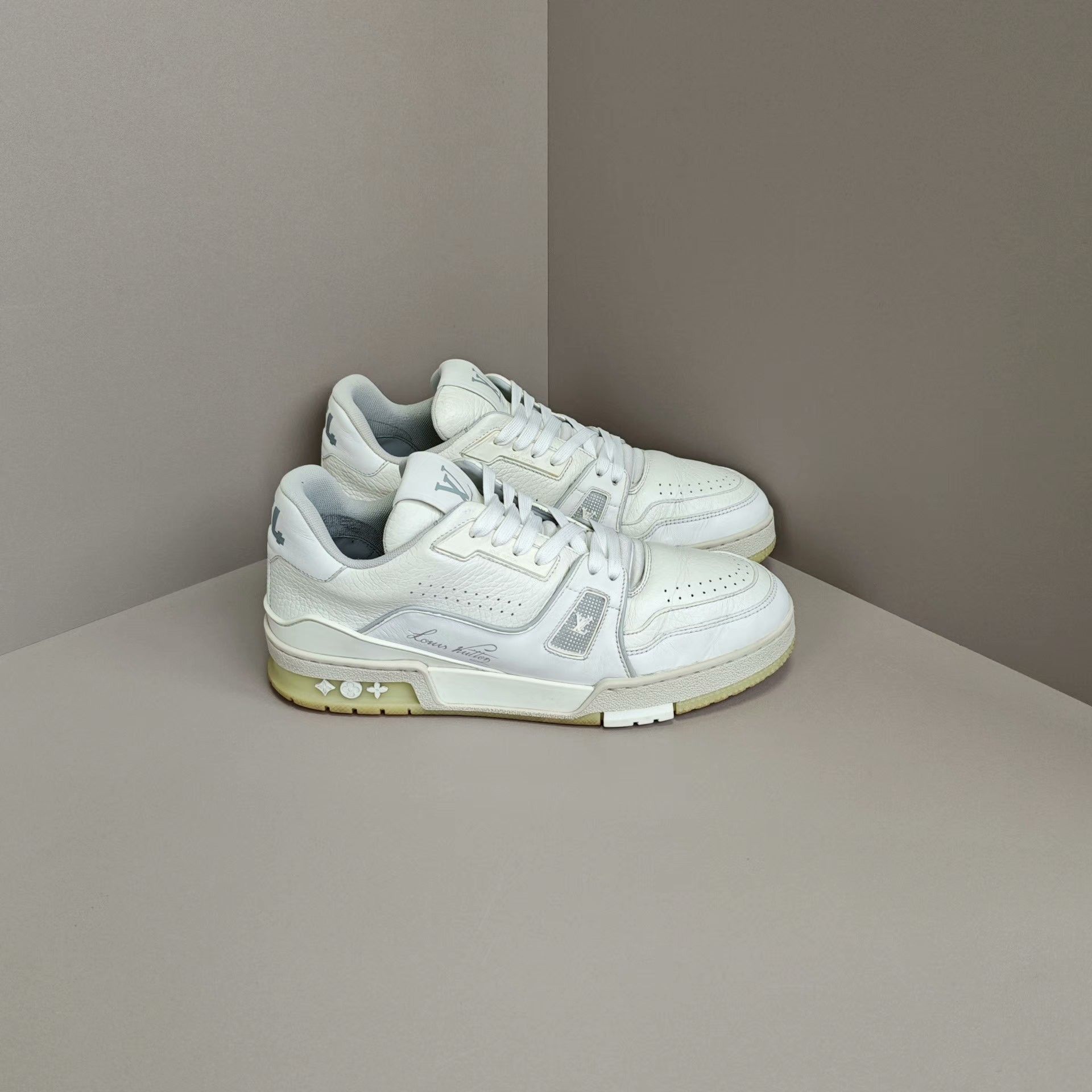 Louis Vuitton Louis Vuitton Training White Lowtop Sneakers 7 Men Size US 7 / EU 40 - 4 Thumbnail
