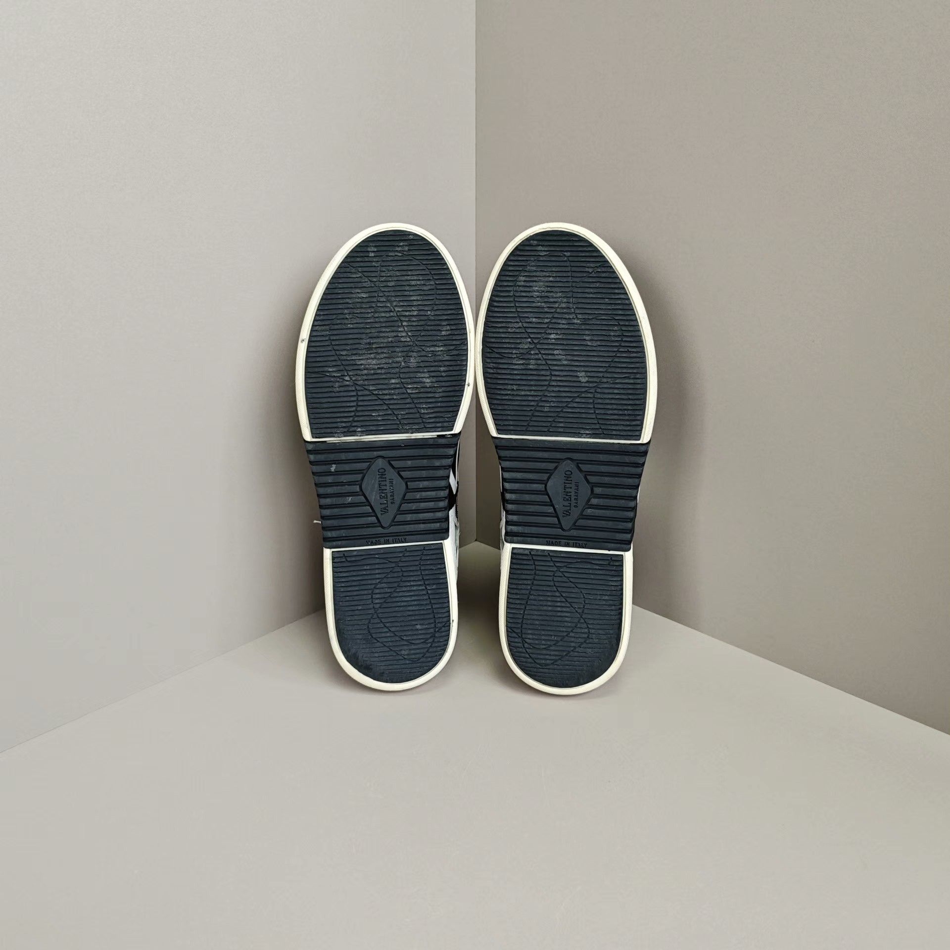 Valentino Valentino Lowtop Sneakers us_8 Women Size US 8 / IT 38 - 5 Thumbnail
