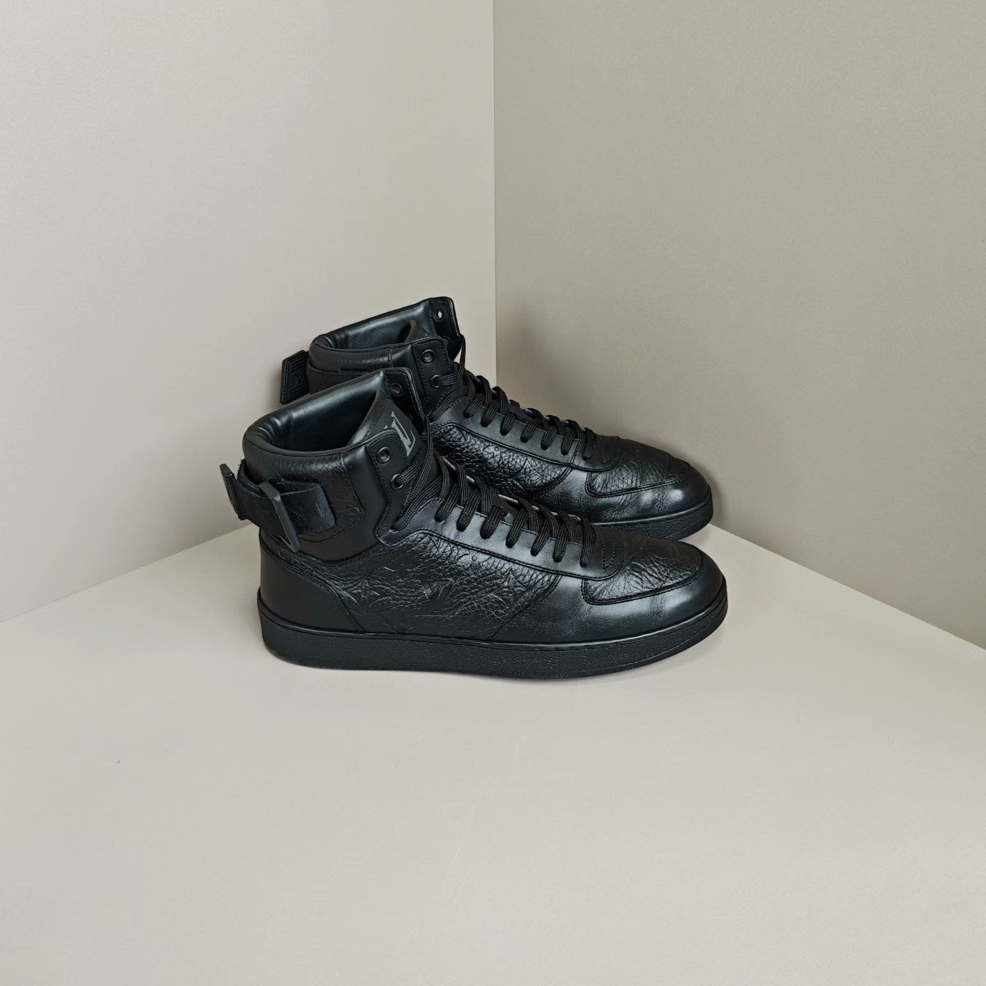 Louis Vuitton Louis Vuitton Hitop Sneakers 7 Men Size US 7 / EU 40 - 4 Thumbnail